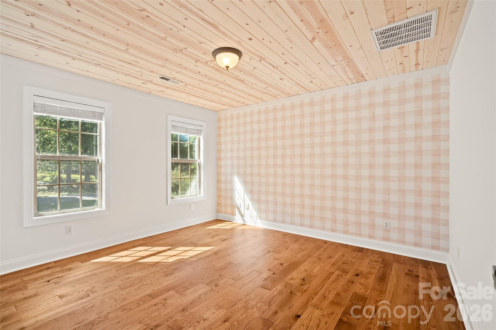 Single Family Residence at 107 Berry Hill Drive, Hendersonville, photo 16 of 32