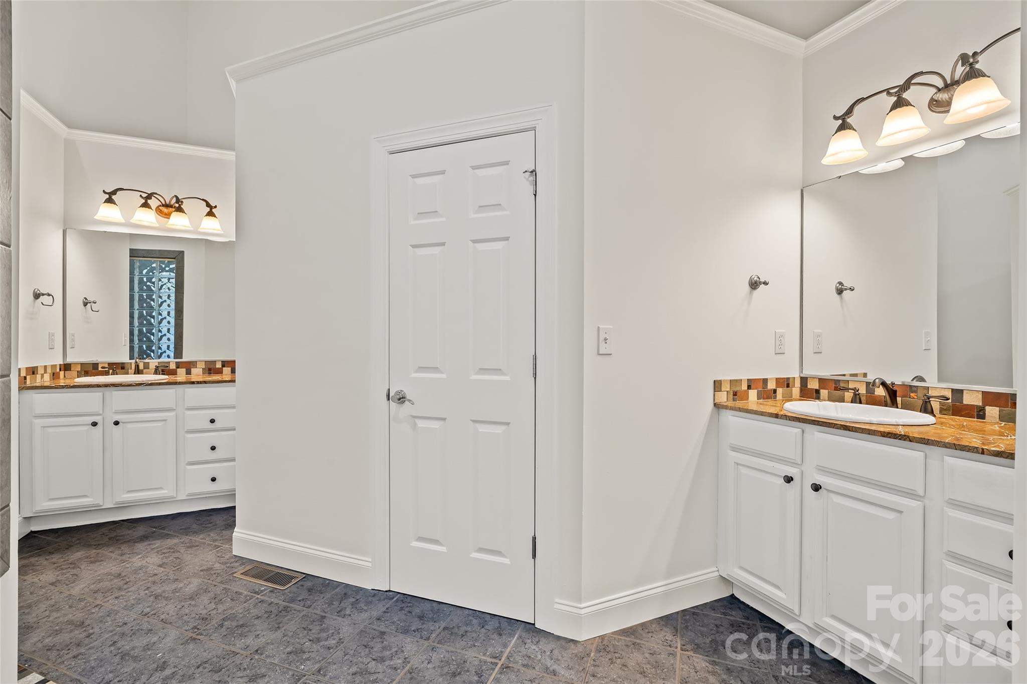 Single Family Residence at 107 Berry Hill Drive, Hendersonville, photo 23 of 32