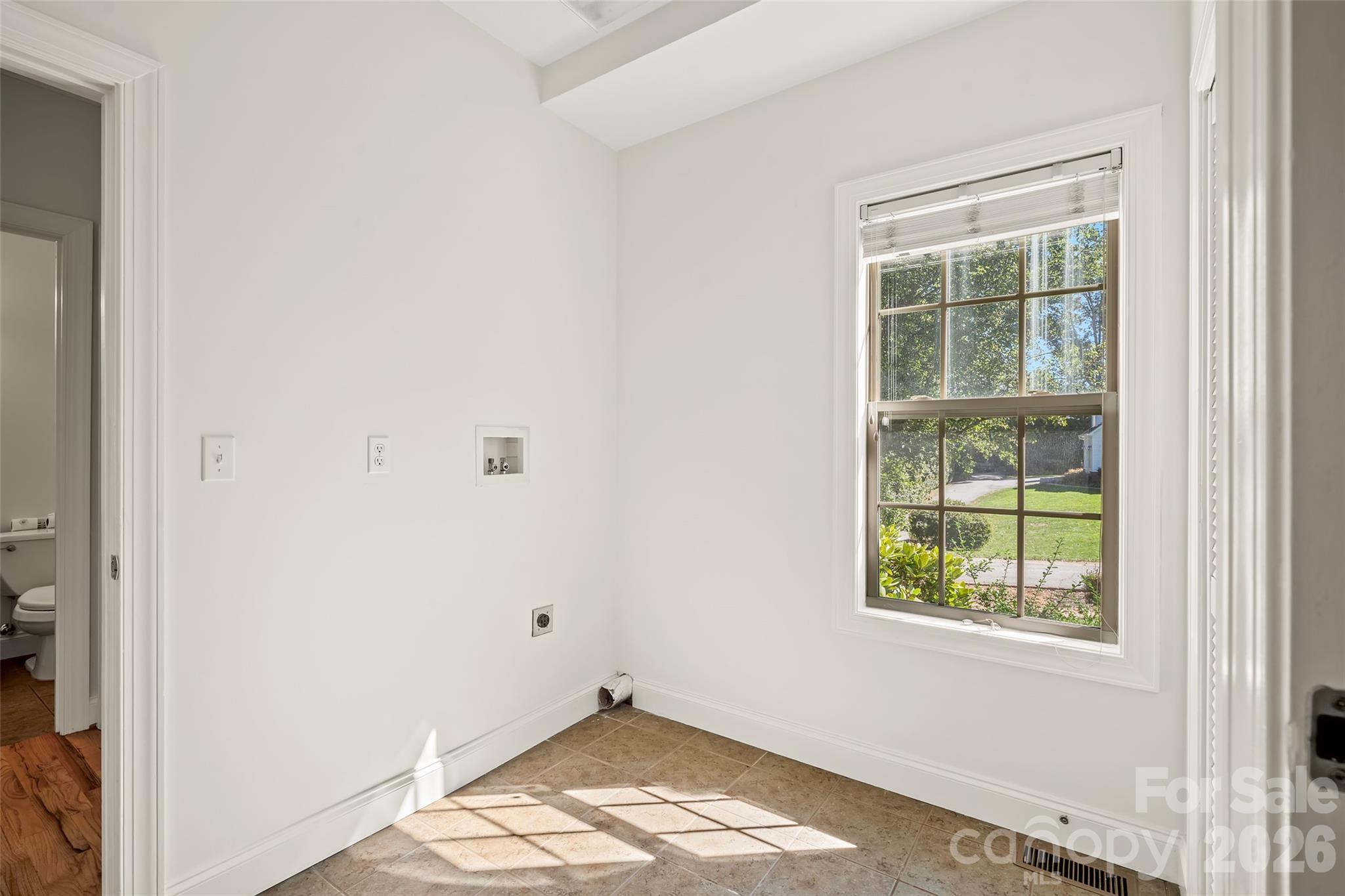 Single Family Residence at 107 Berry Hill Drive, Hendersonville, photo 25 of 32