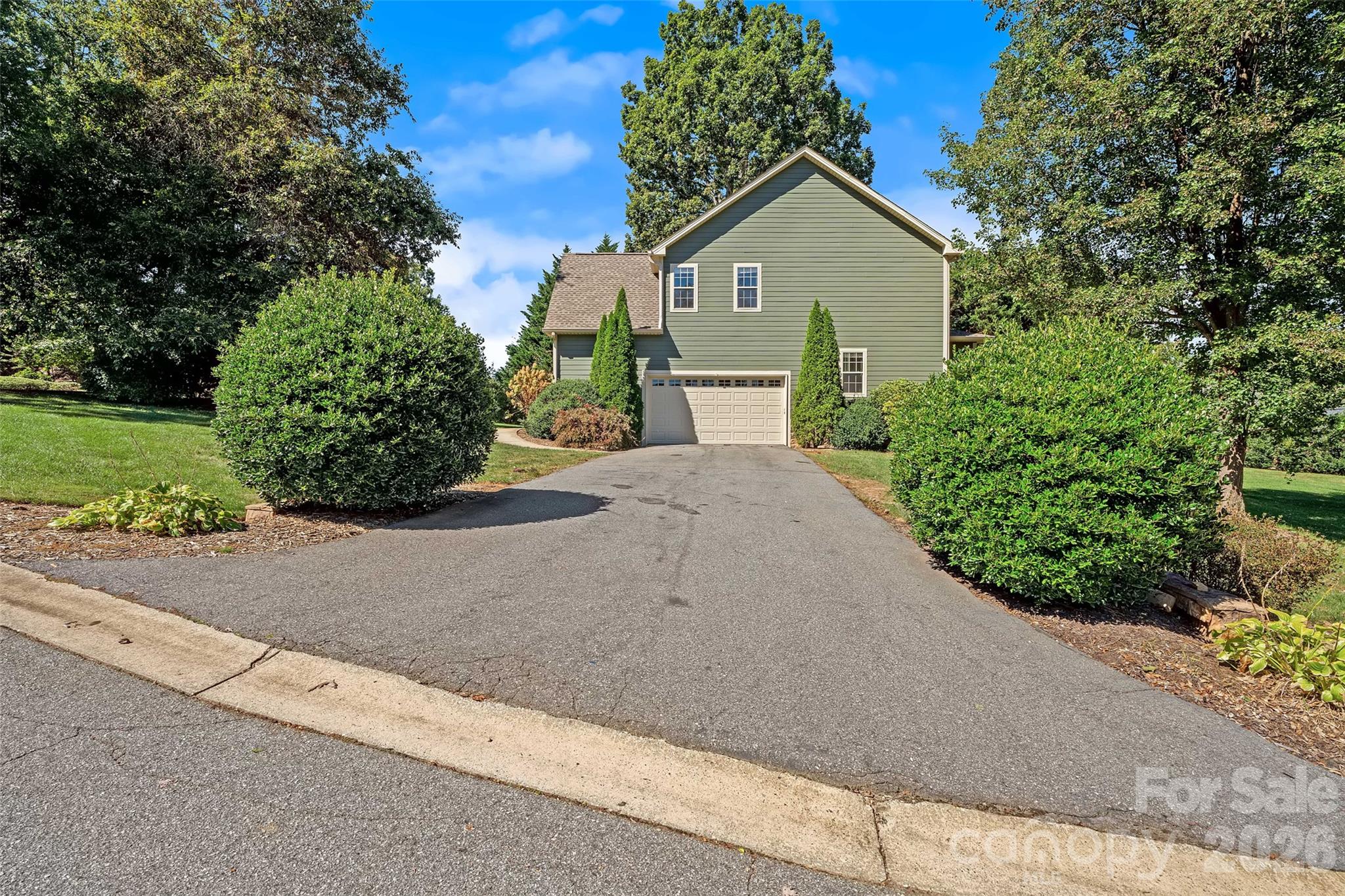 Single Family Residence at 107 Berry Hill Drive, Hendersonville, photo 30 of 32