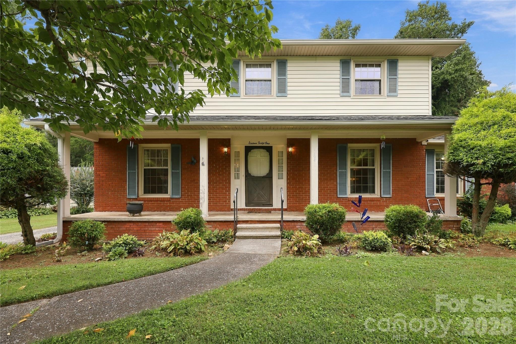 1641 Camelot Drive