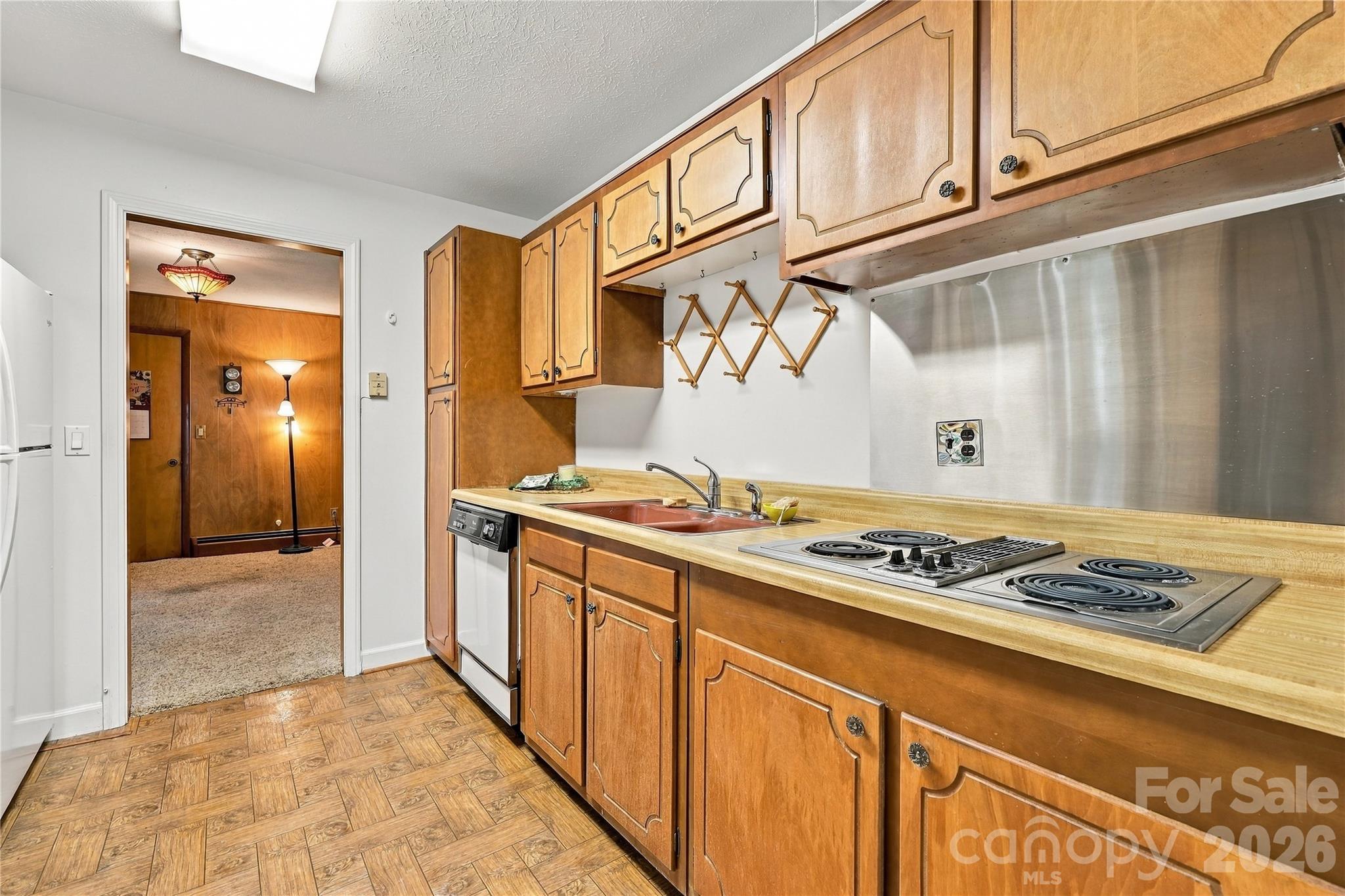 Single Family Residence at 1641 Camelot Drive, Hendersonville, photo 7 of 35