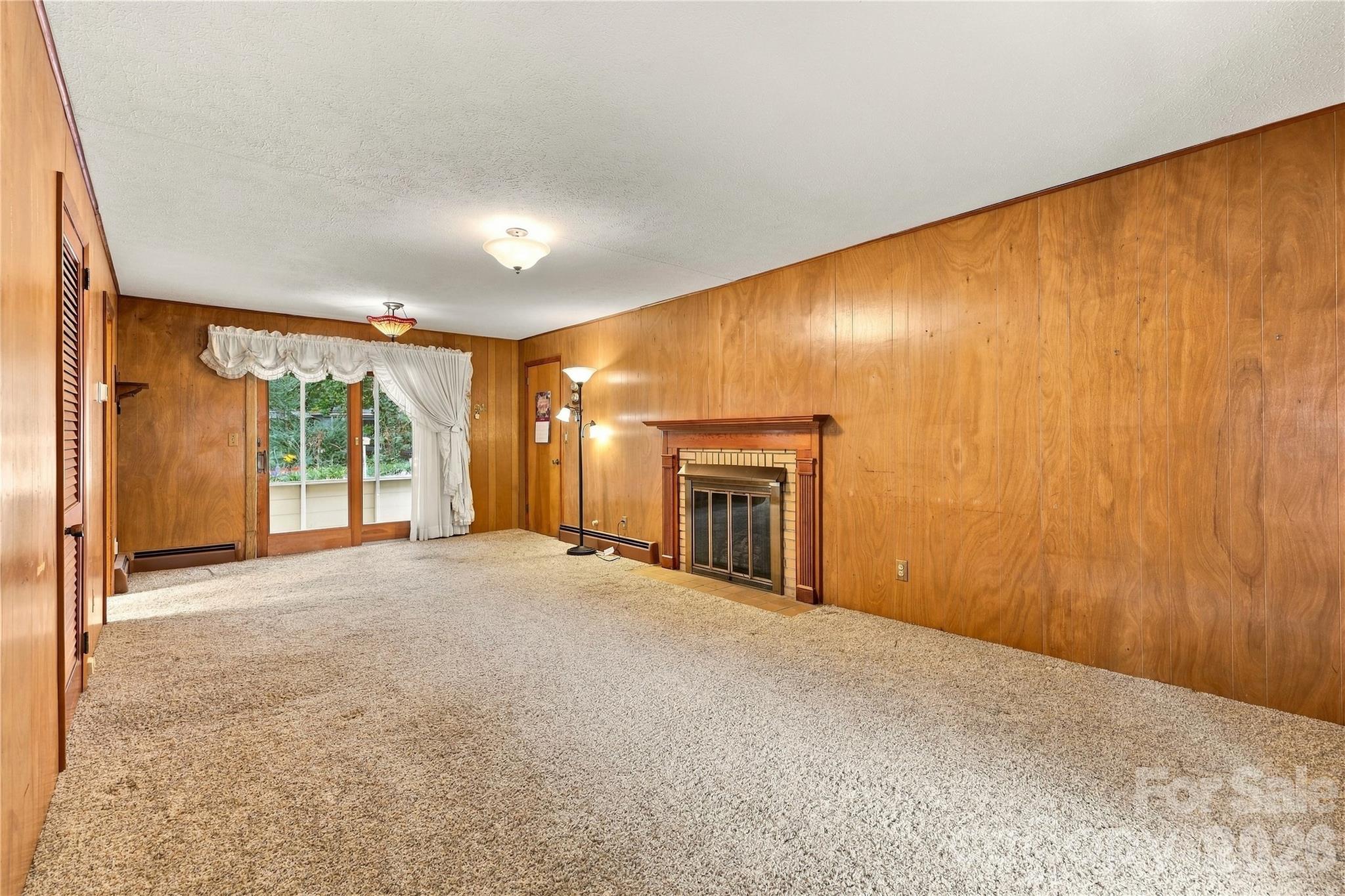 Single Family Residence at 1641 Camelot Drive, Hendersonville, photo 10 of 35