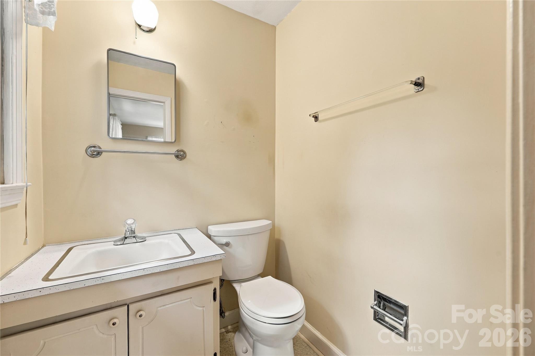 Powder Room - main floor - 1641 Camelot Drive, Hendersonville