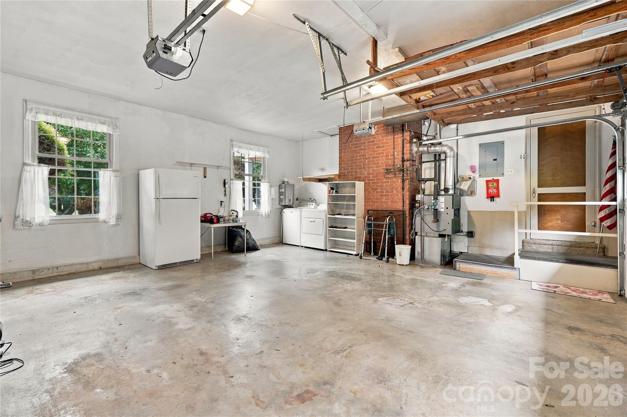2 Car Garage - 1641 Camelot Drive, Hendersonville