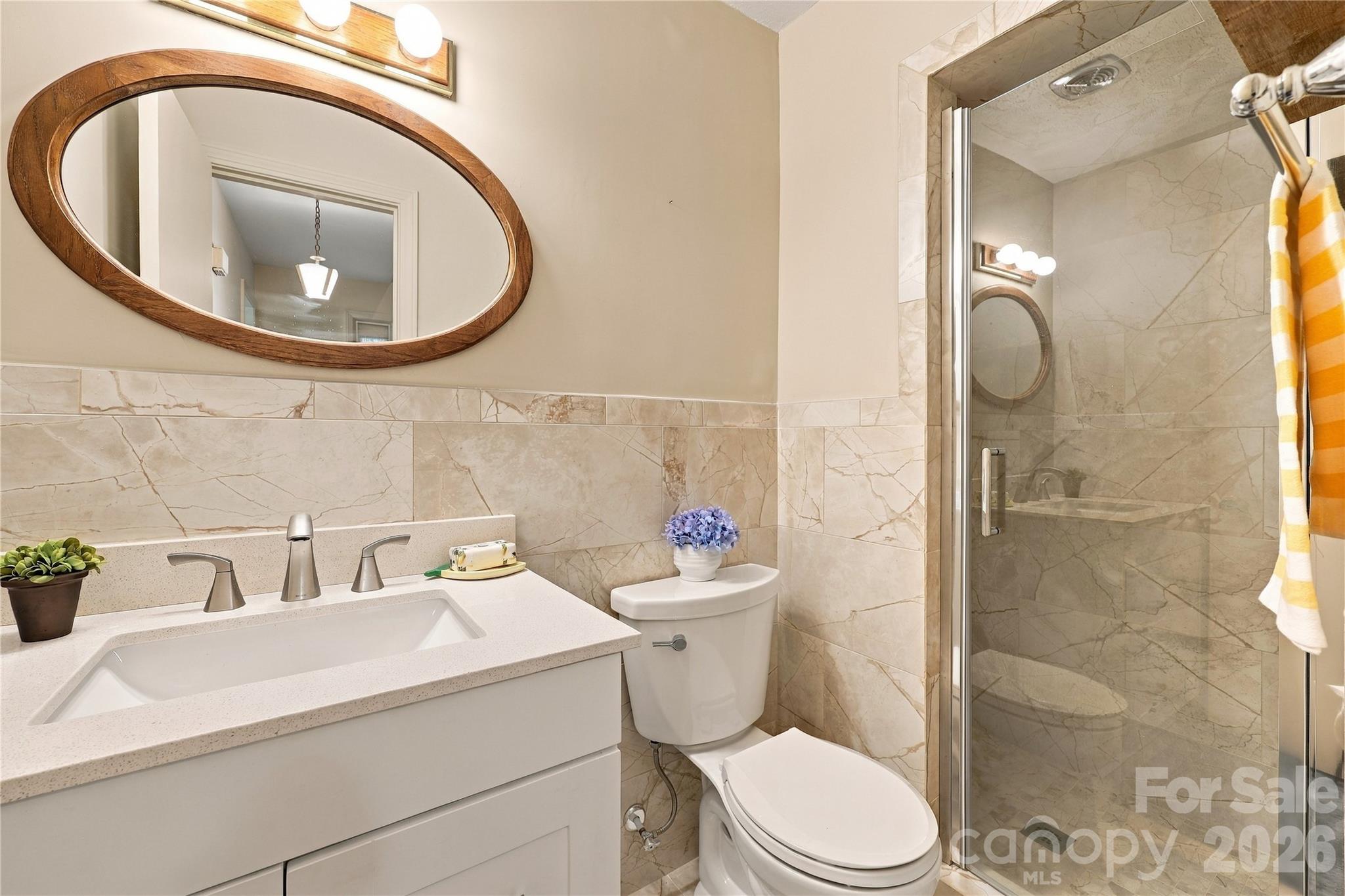 Primary Ensuite - 1641 Camelot Drive, Hendersonville