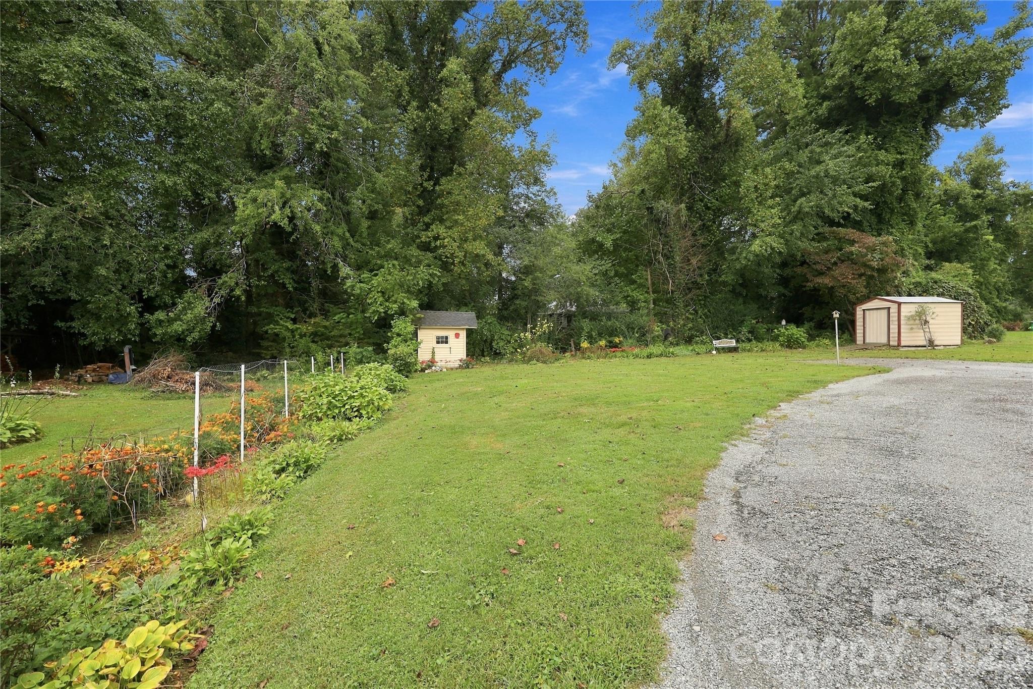 Single Family Residence at 1641 Camelot Drive, Hendersonville, photo 33 of 35