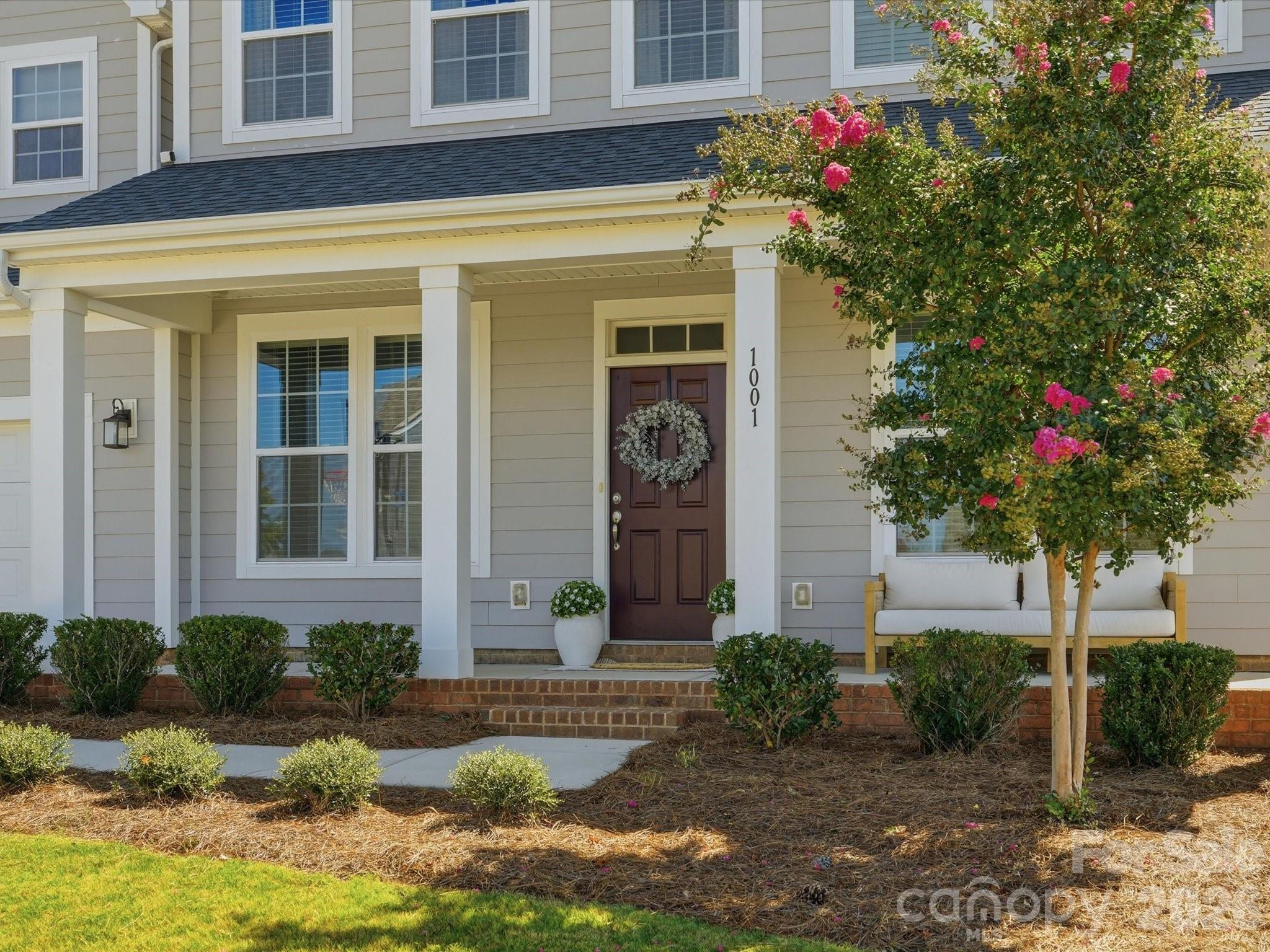 Single Family Residence at 1001 Vettura Court, Waxhaw, photo 2 of 48
