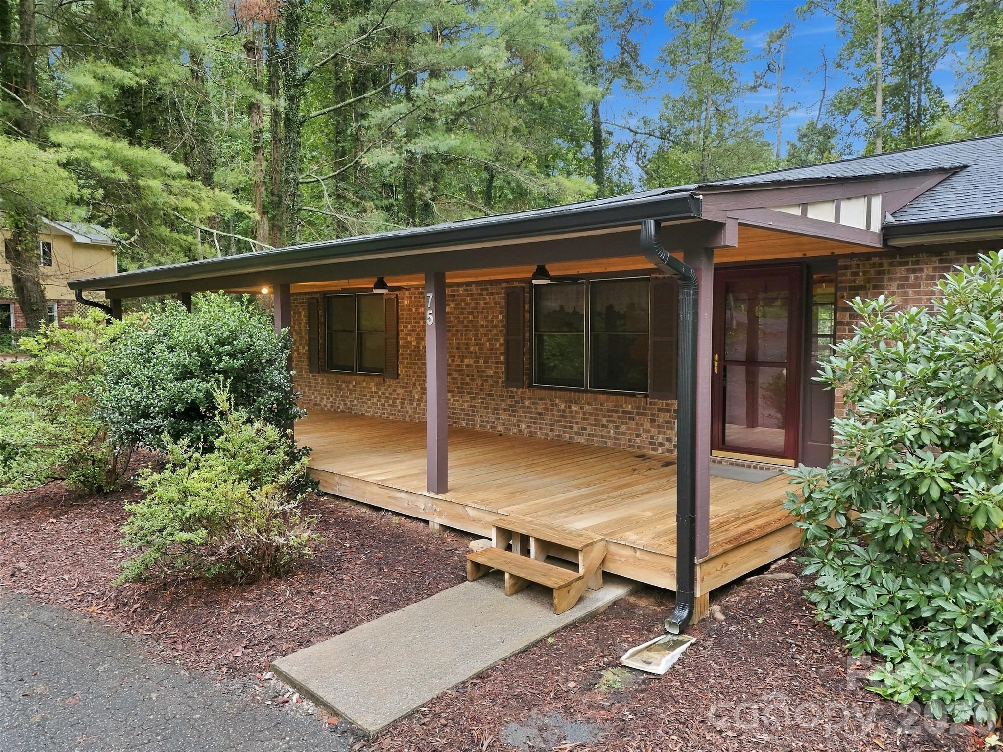 Updated Front Porch - - 75 Crosswick Lane, Hendersonville