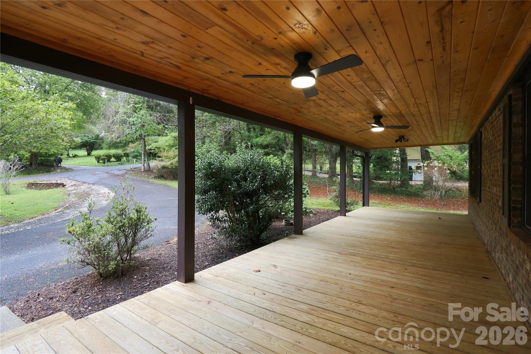 Single Family Residence at 75 Crosswick Lane, Hendersonville, photo 5 of 39