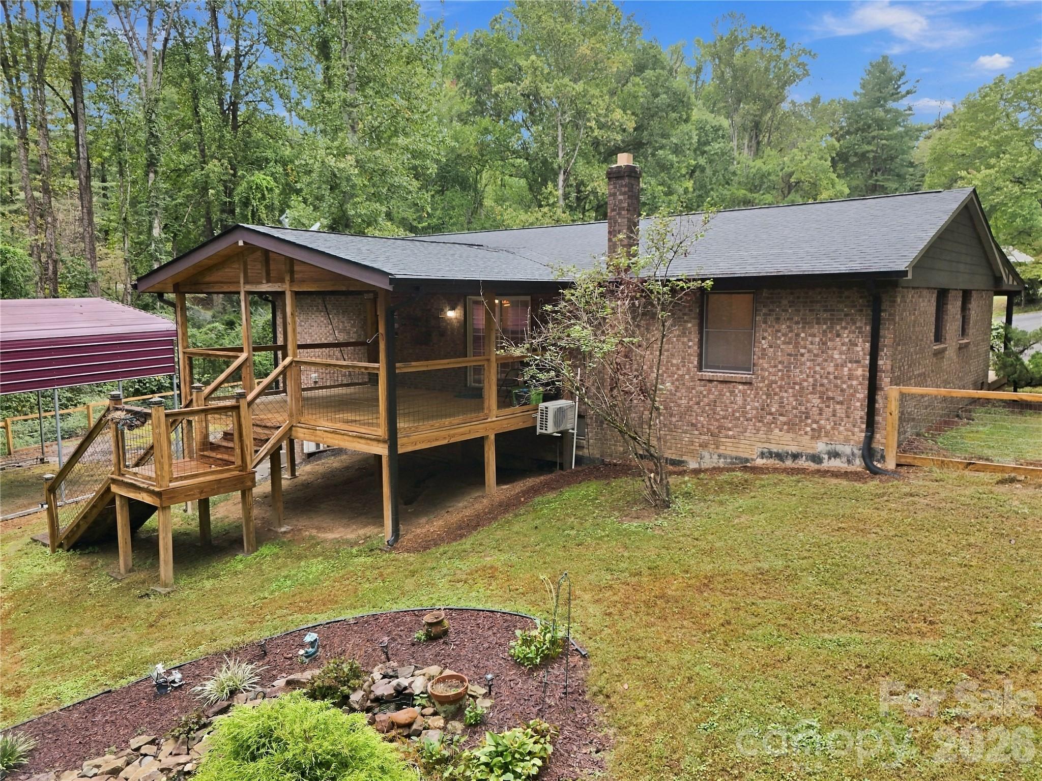 Single Family Residence at 75 Crosswick Lane, Hendersonville, photo 8 of 39