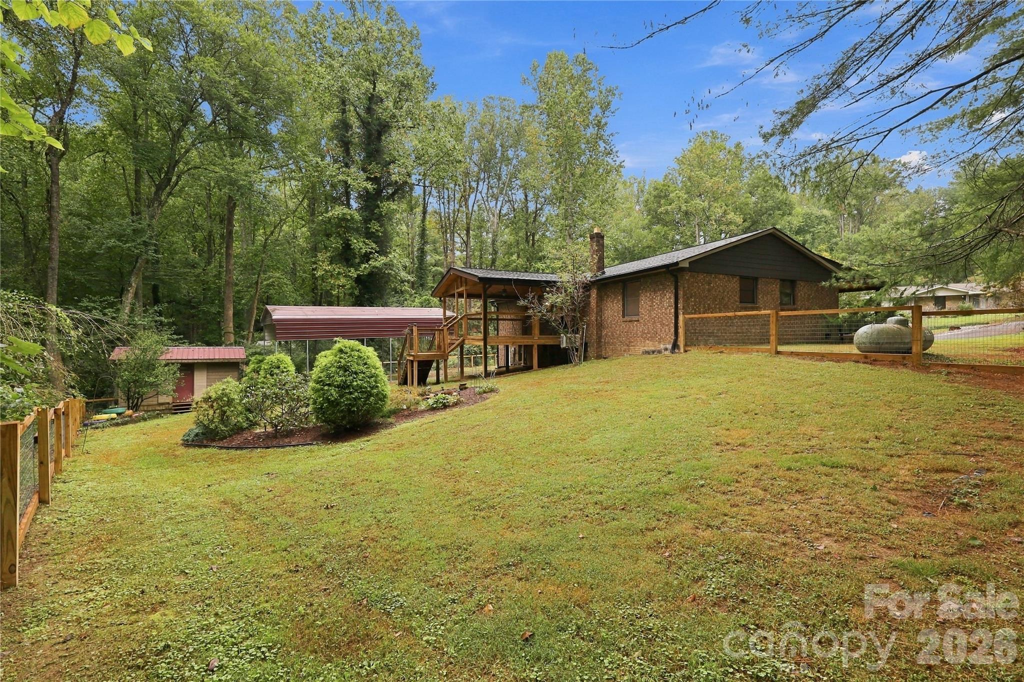 Single Family Residence at 75 Crosswick Lane, Hendersonville, photo 11 of 39