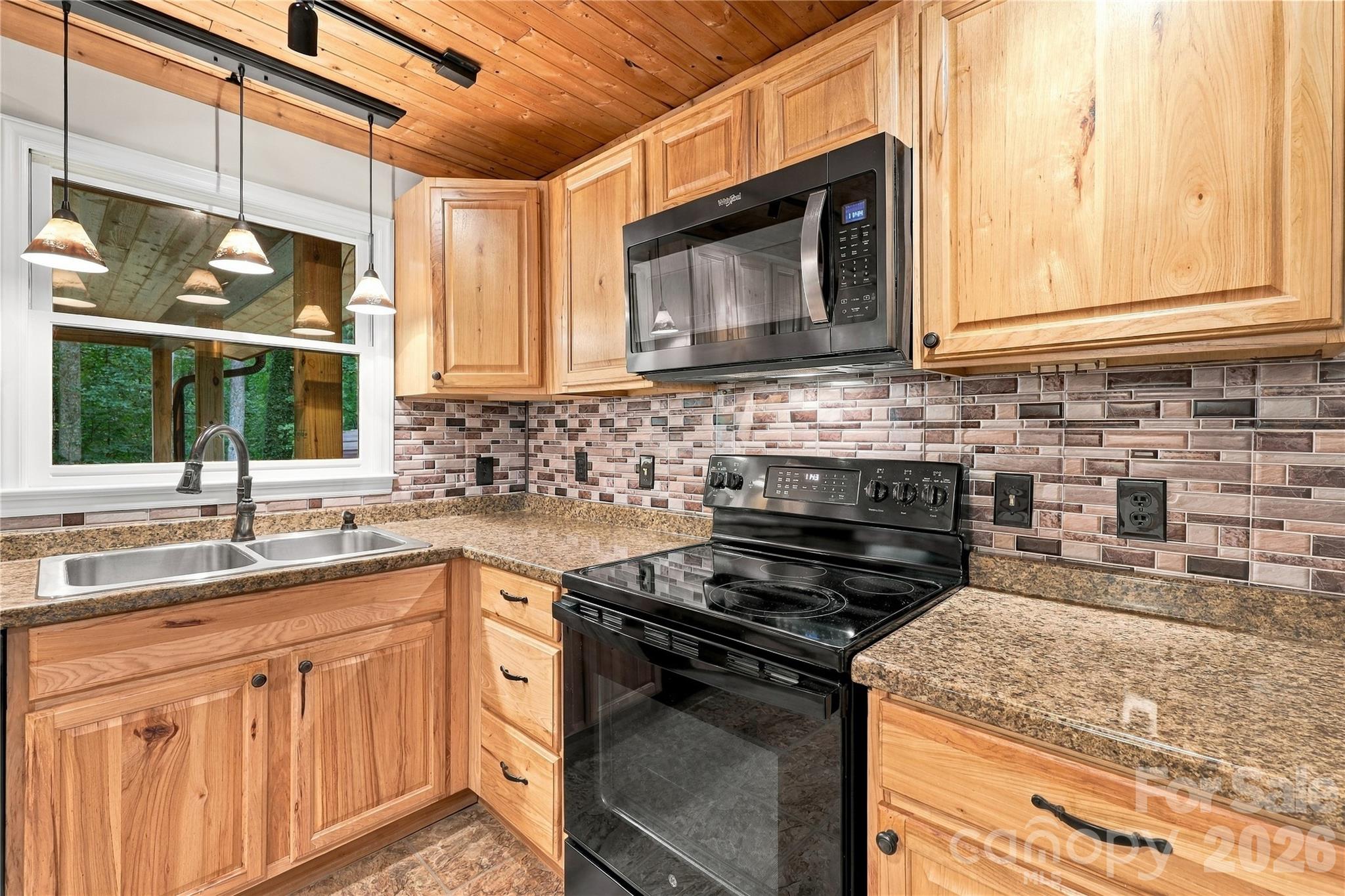 Single Family Residence at 75 Crosswick Lane, Hendersonville, photo 14 of 39