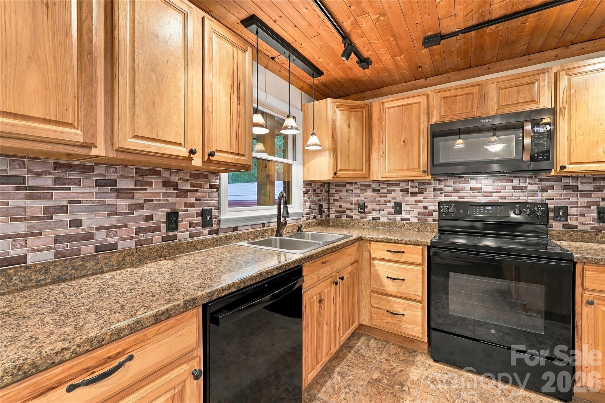 Single Family Residence at 75 Crosswick Lane, Hendersonville, photo 16 of 39