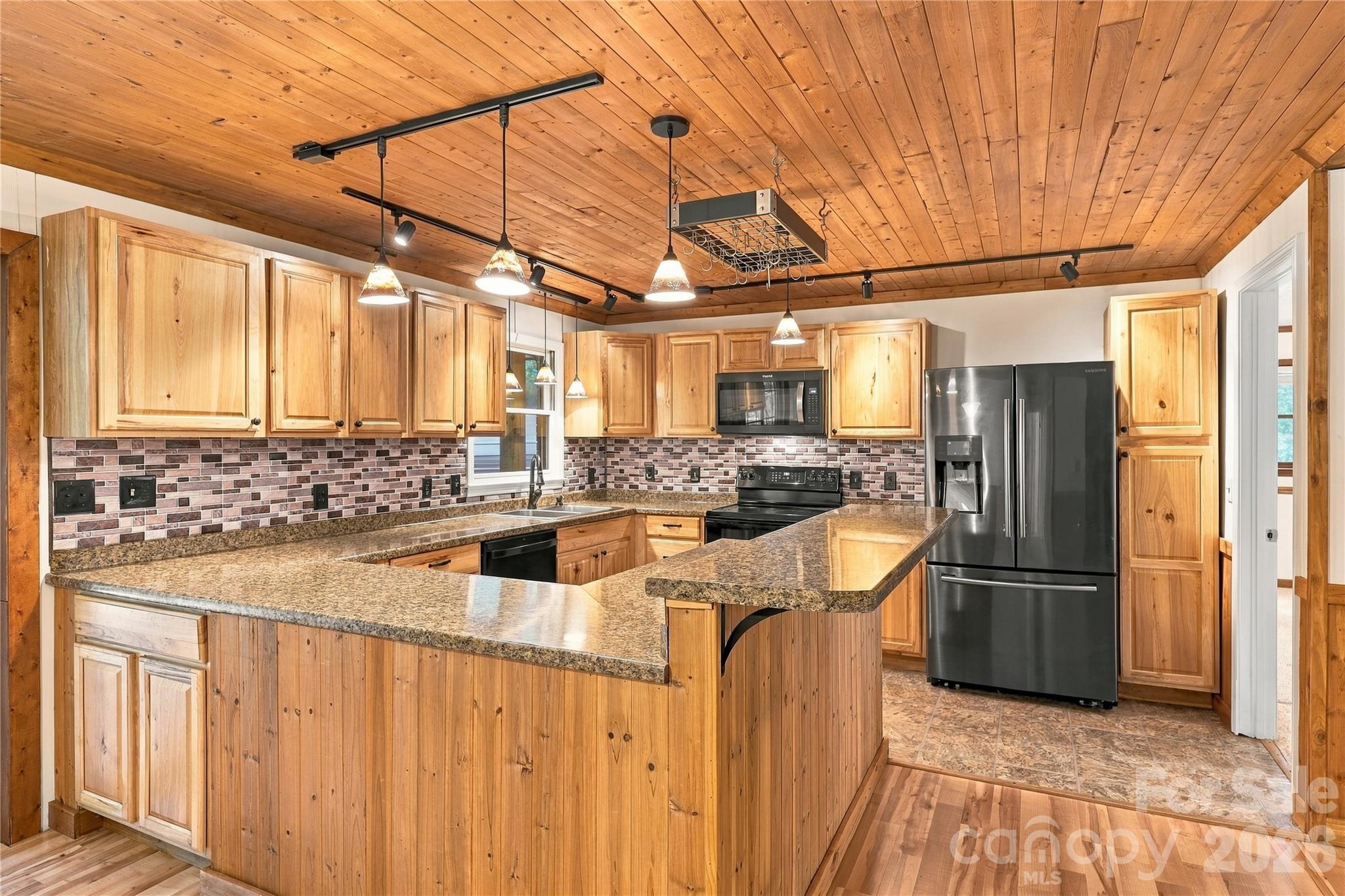 Single Family Residence at 75 Crosswick Lane, Hendersonville, photo 17 of 39
