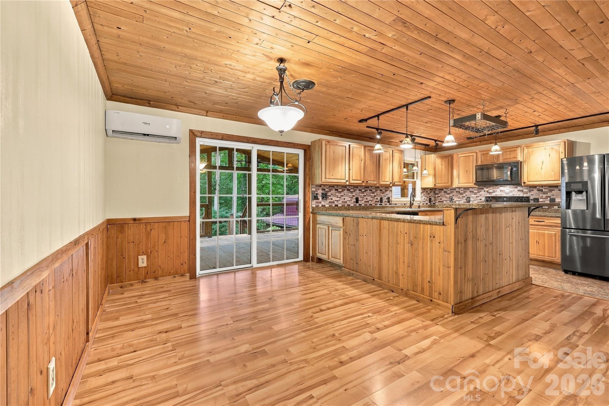 Single Family Residence at 75 Crosswick Lane, Hendersonville, photo 19 of 39