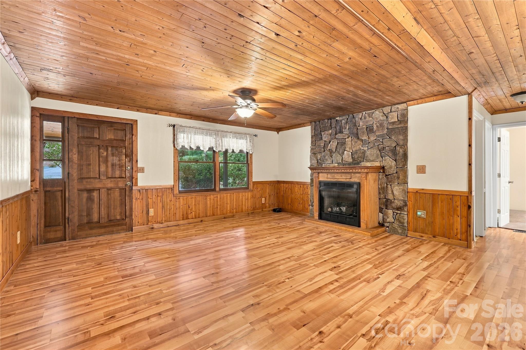 Open Concept Living - - 75 Crosswick Lane, Hendersonville