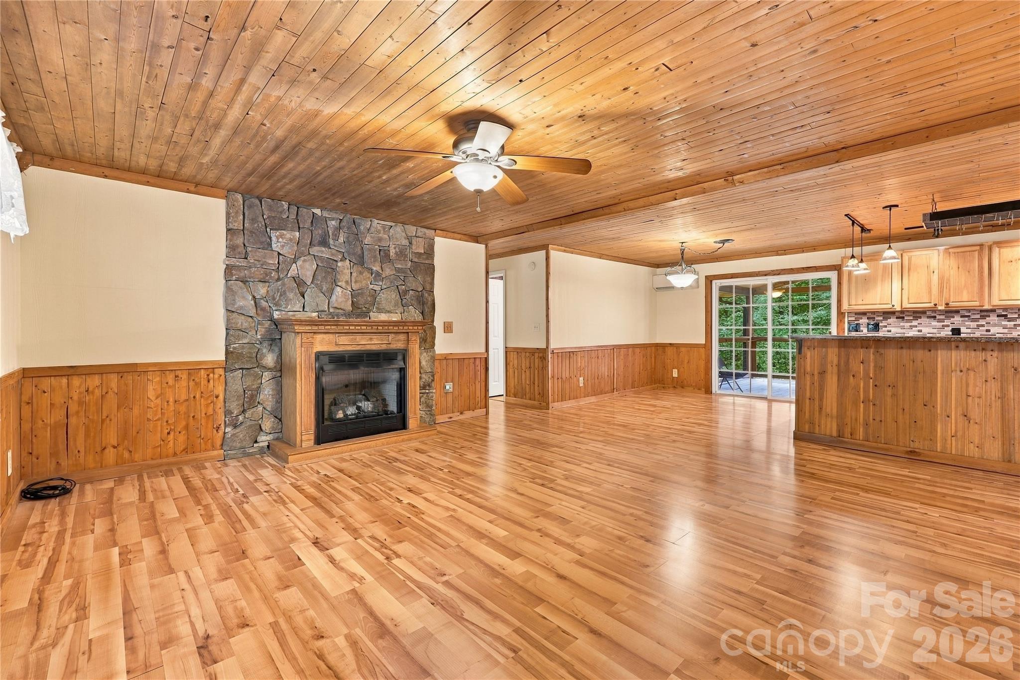 Single Family Residence at 75 Crosswick Lane, Hendersonville, photo 22 of 39