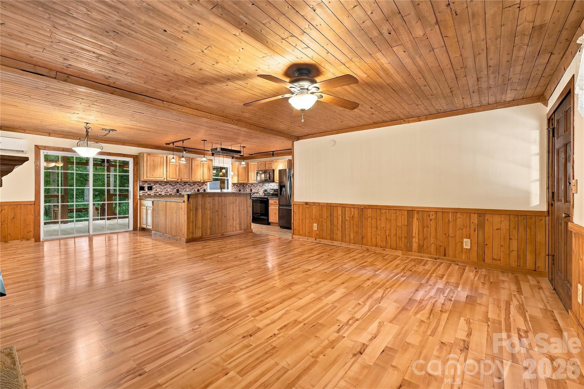 Single Family Residence at 75 Crosswick Lane, Hendersonville, photo 23 of 39