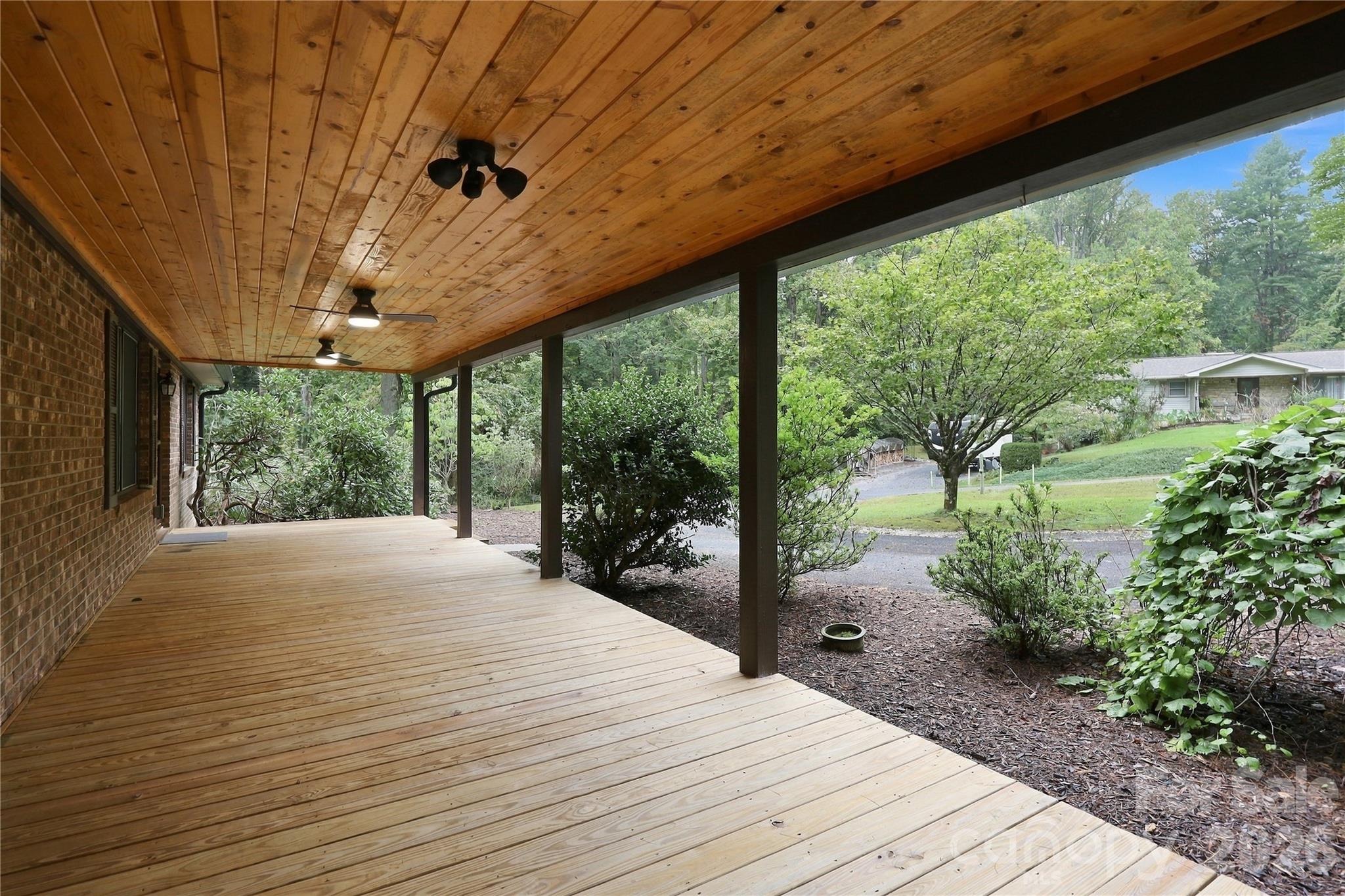 Large Front Porch - - 75 Crosswick Lane, Hendersonville