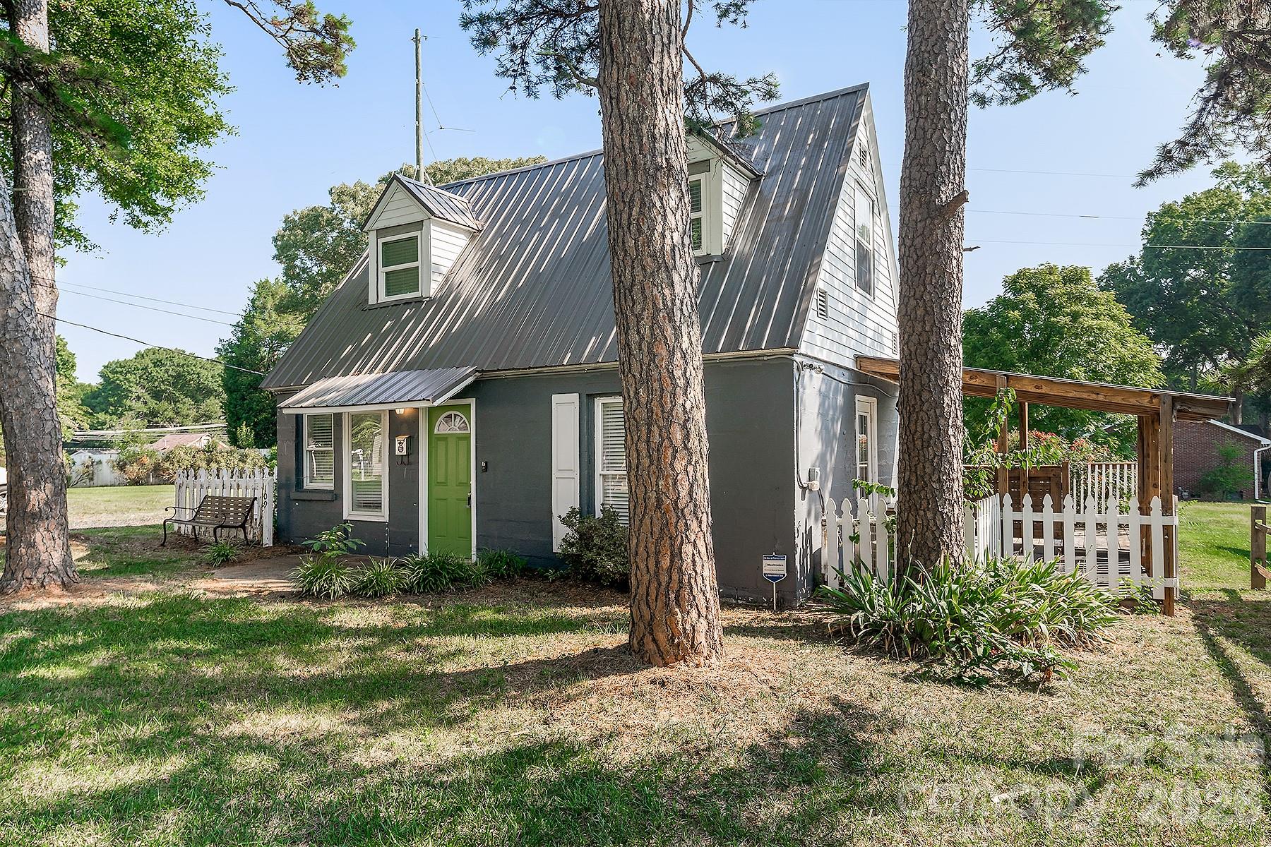 Single Family Residence at 109 Julia Avenue, Belmont, photo 2 of 21