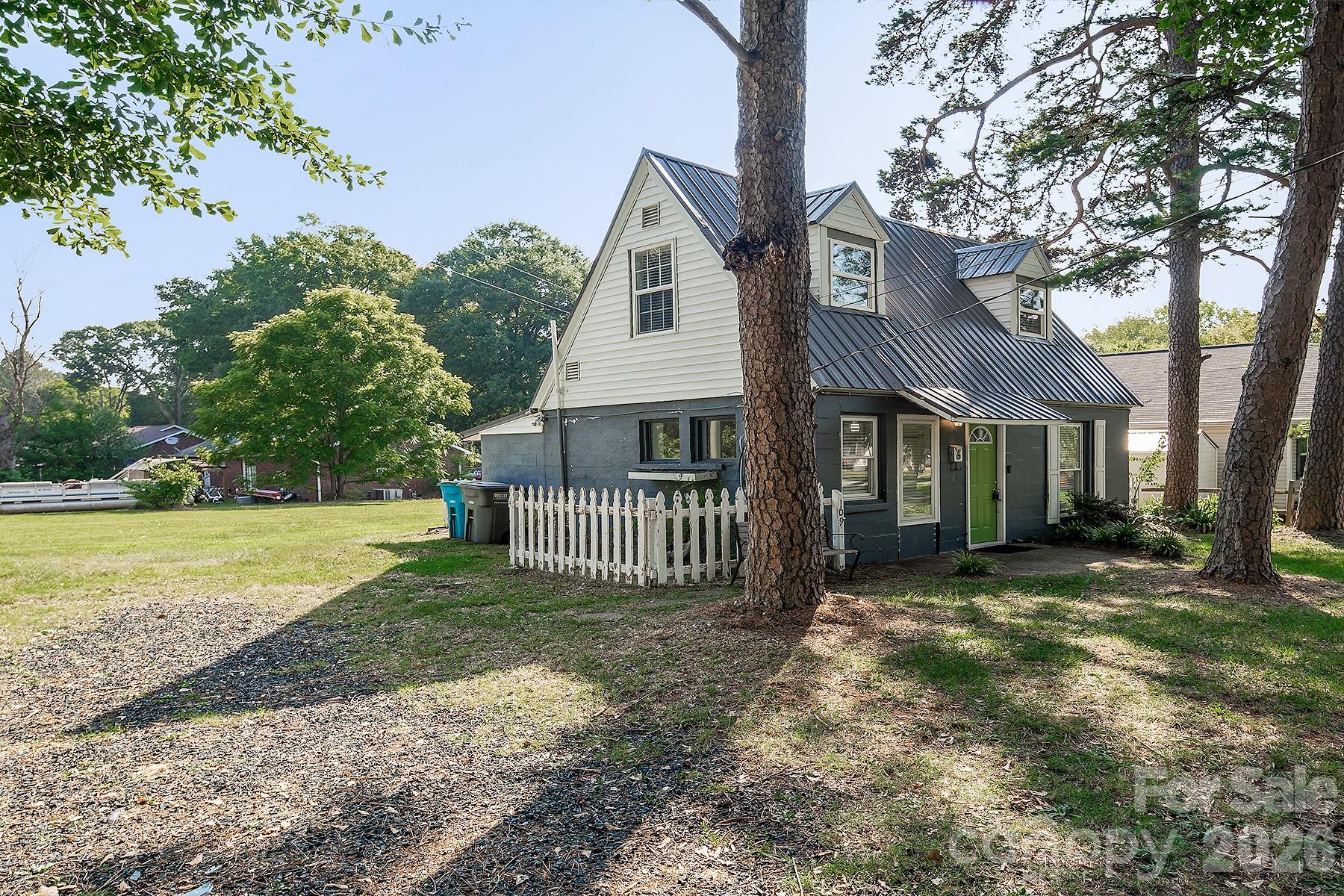 Single Family Residence at 109 Julia Avenue, Belmont, photo 3 of 21