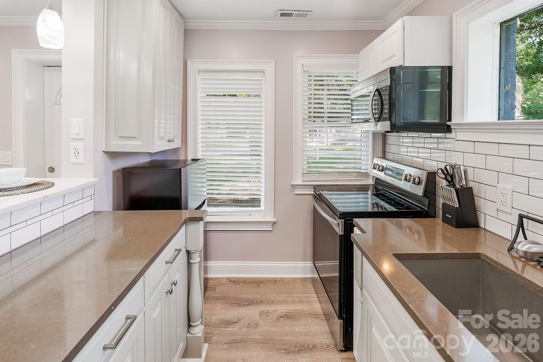 Single Family Residence at 109 Julia Avenue, Belmont, photo 7 of 21