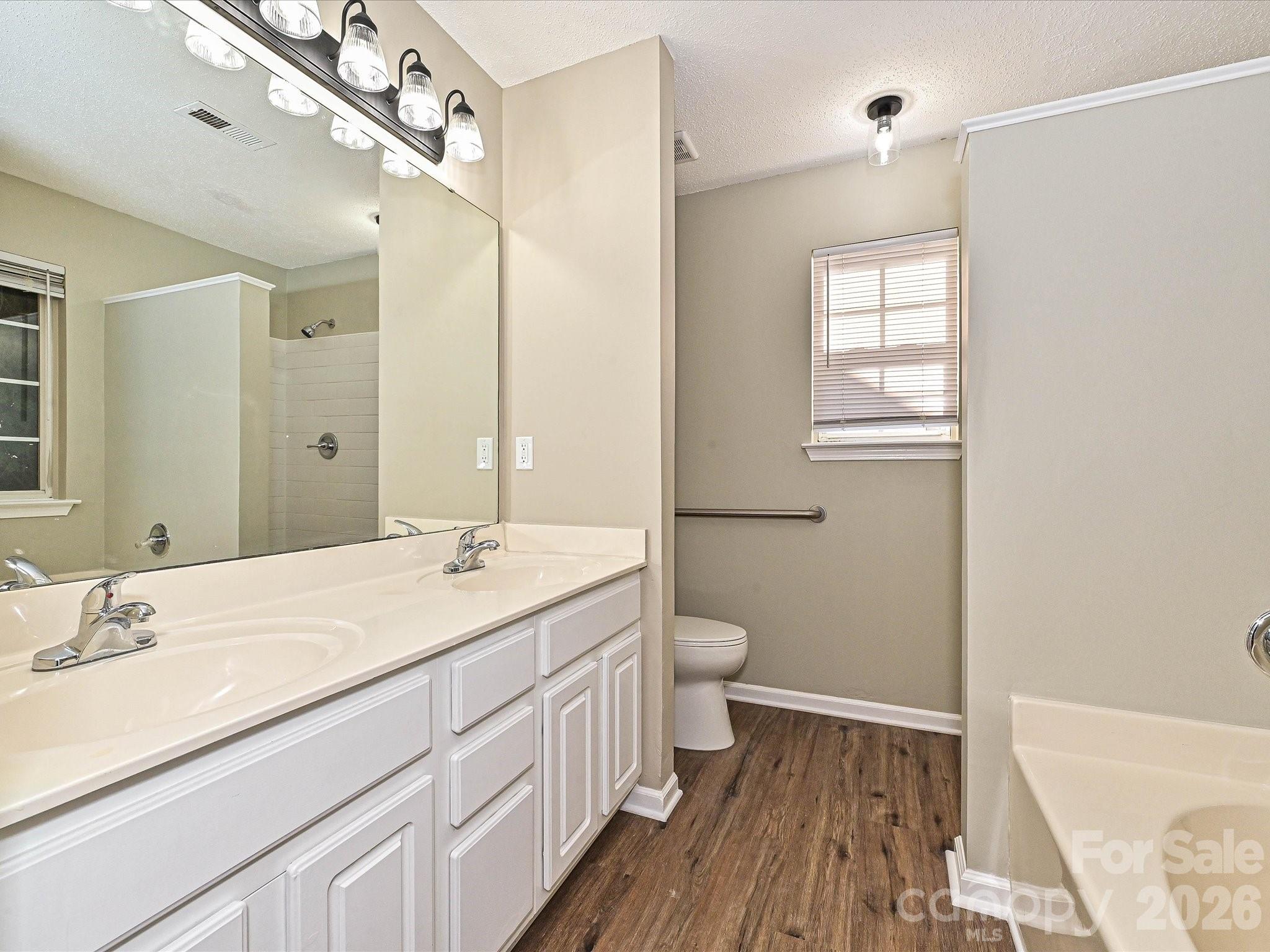 Single Family Residence at 4621 Victory Lane, Charlotte, photo 9 of 15
