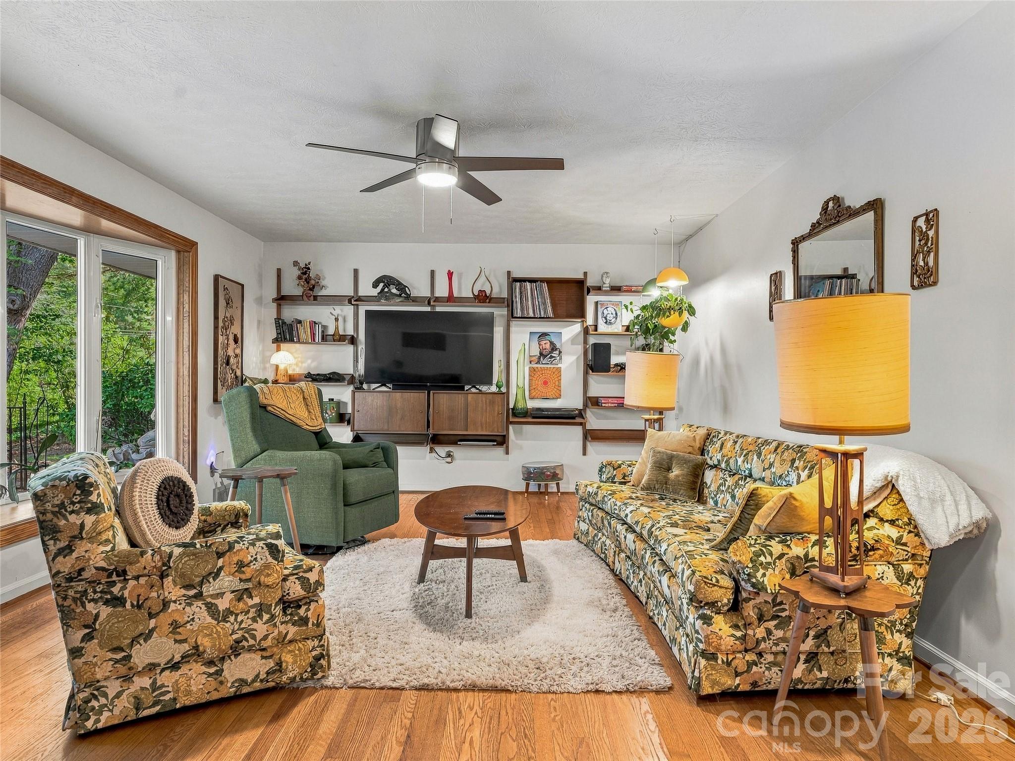 Single Family Residence at 8 Hummingbird Lane, Asheville, photo 2 of 47