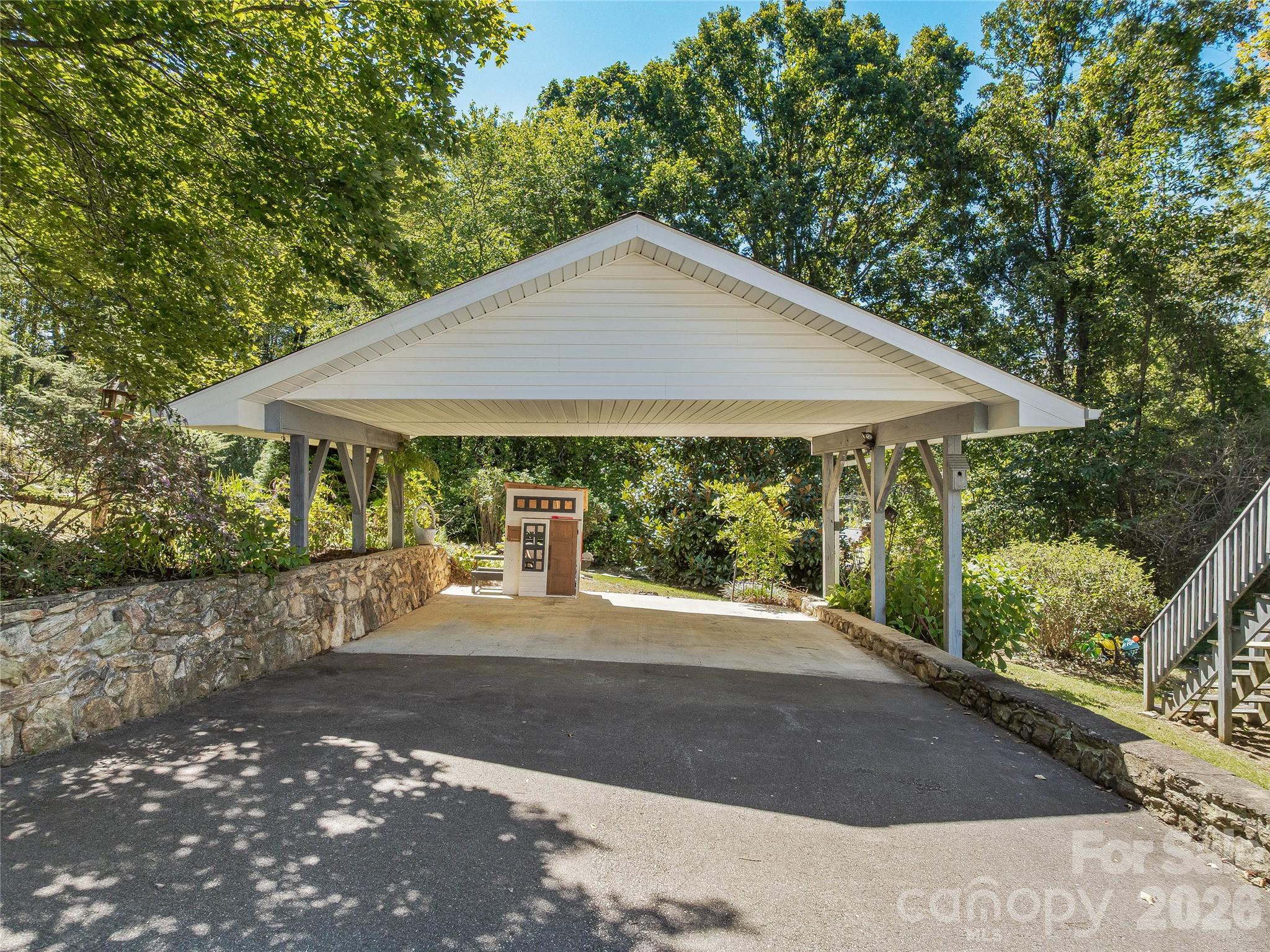 Single Family Residence at 8 Hummingbird Lane, Asheville, photo 34 of 47