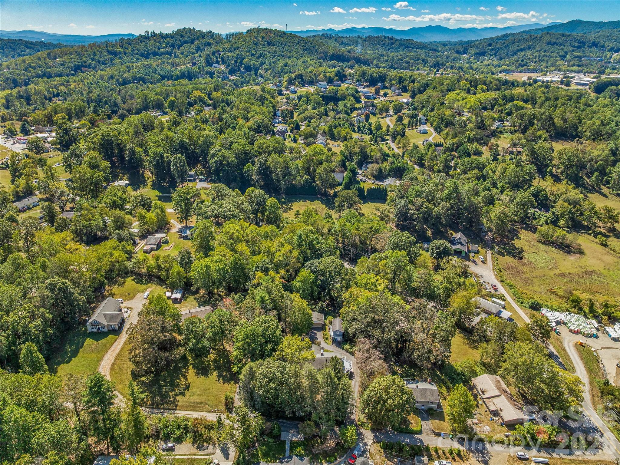 Single Family Residence at 8 Hummingbird Lane, Asheville, photo 43 of 47