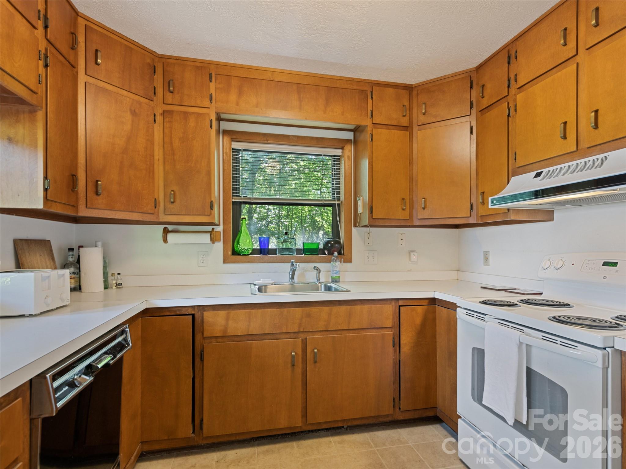Single Family Residence at 10435 White Oak Road, Waynesville, photo 17 of 48