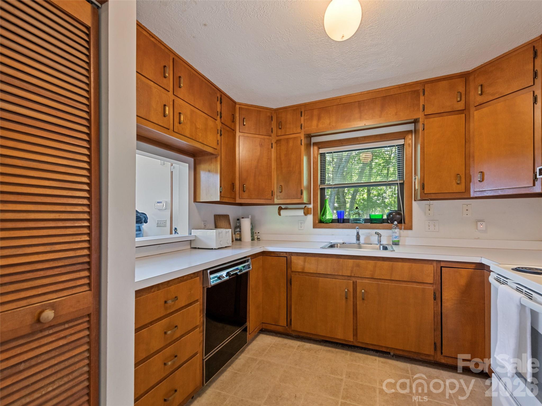 Single Family Residence at 10435 White Oak Road, Waynesville, photo 20 of 48