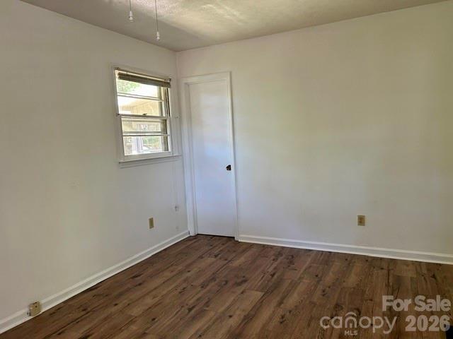 Single Family Residence at 215 Norleon Avenue, Hendersonville, photo 10 of 17
