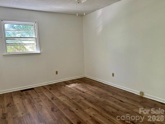 Single Family Residence at 215 Norleon Avenue, Hendersonville, photo 11 of 17