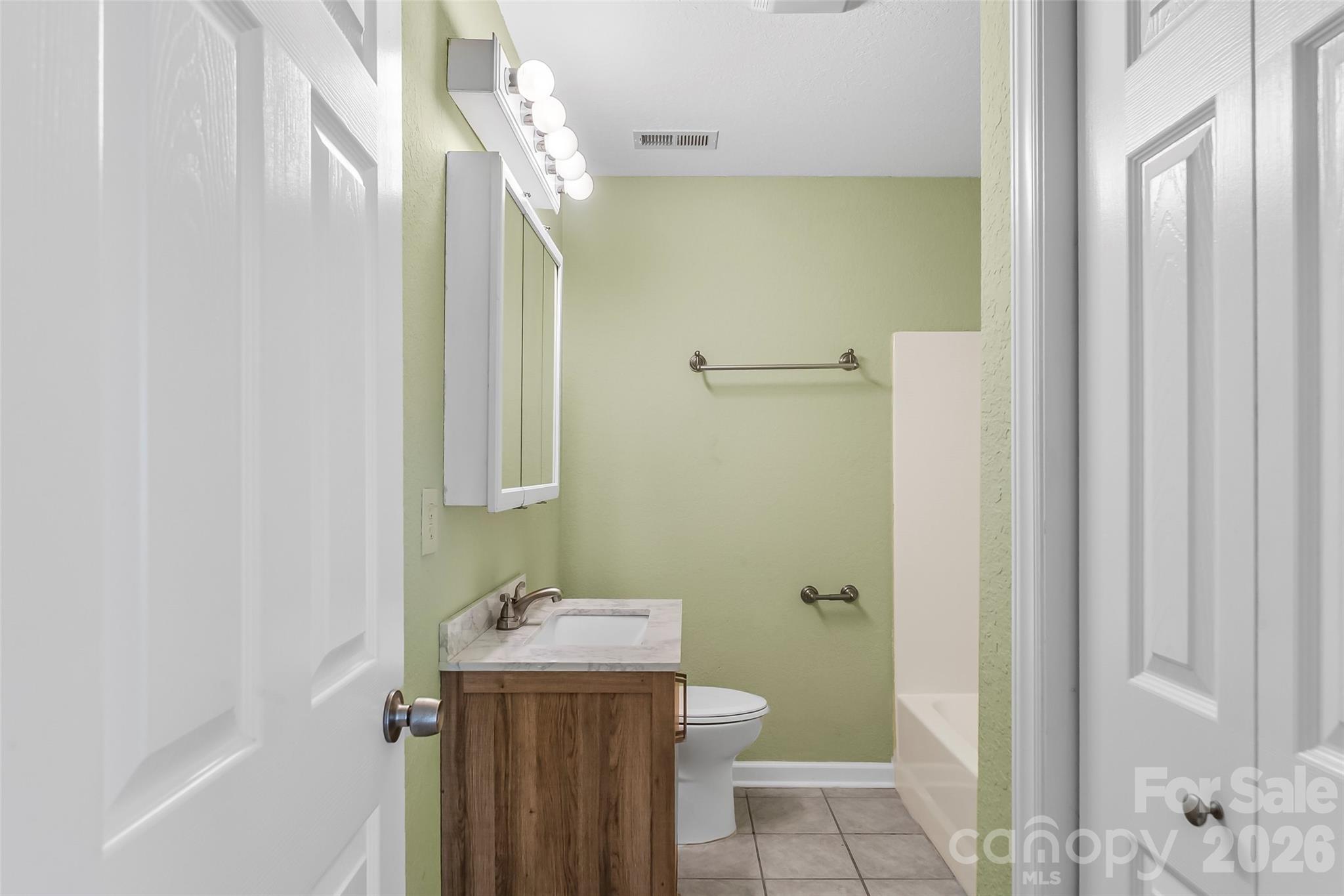 Full bath on main - 221 Old US 70 Highway E, Black Mountain