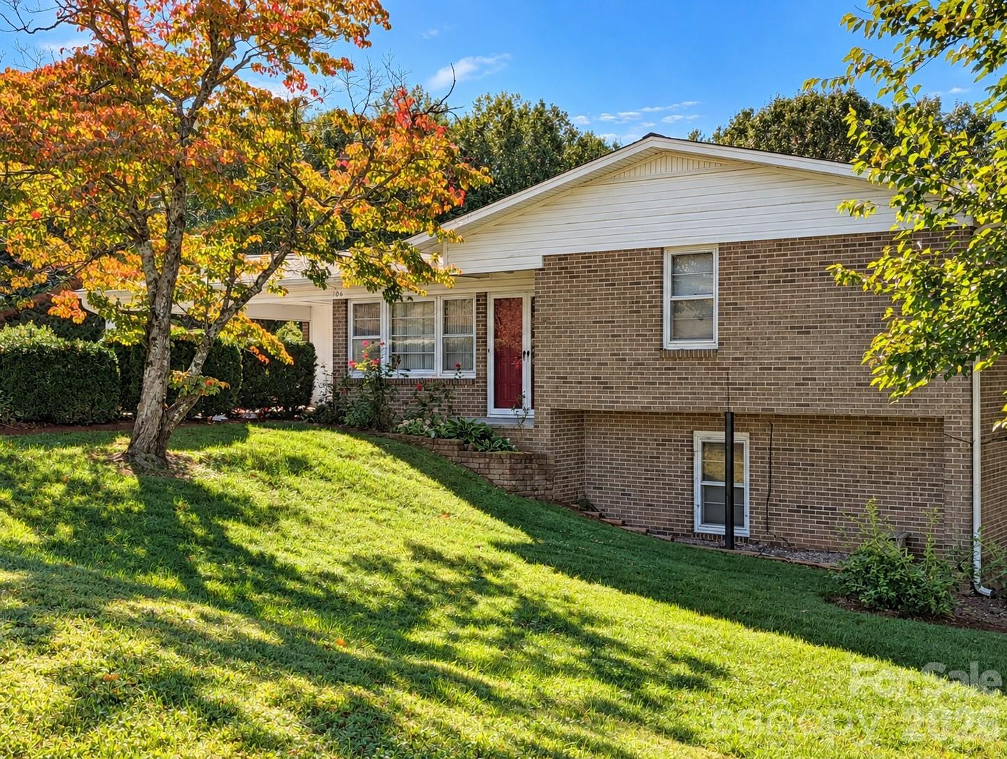 Single Family Residence at 106 Valley View Street, Morganton, photo 2 of 43