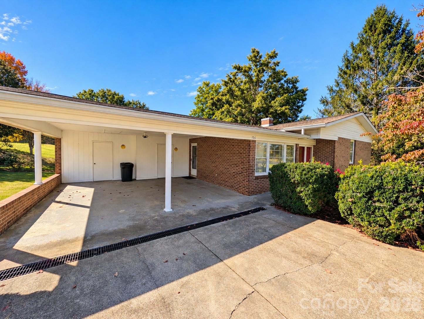 Single Family Residence at 106 Valley View Street, Morganton, photo 8 of 43