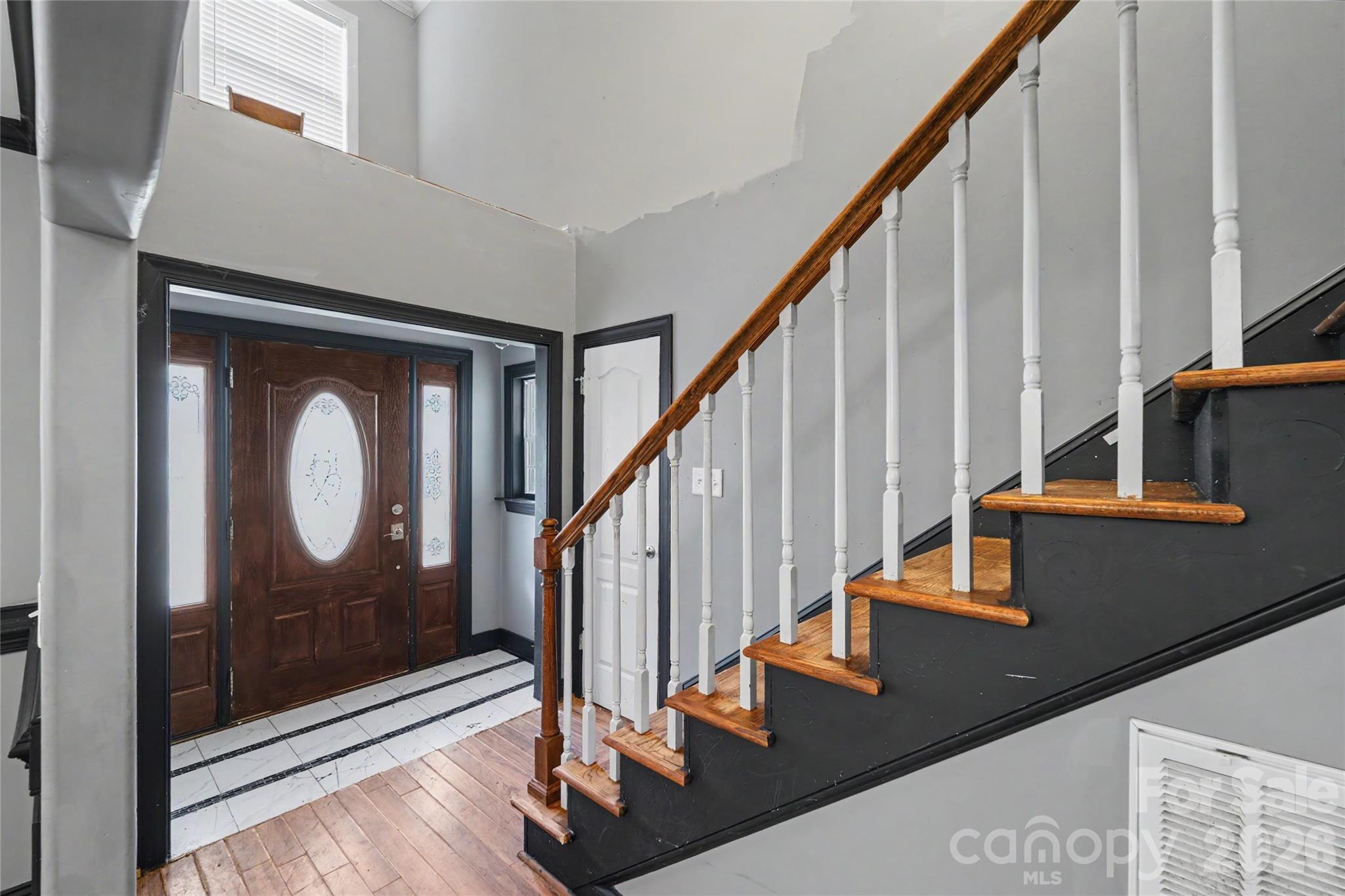 Single Family Residence at 1166 Mustang Lane, York, photo 8 of 36
