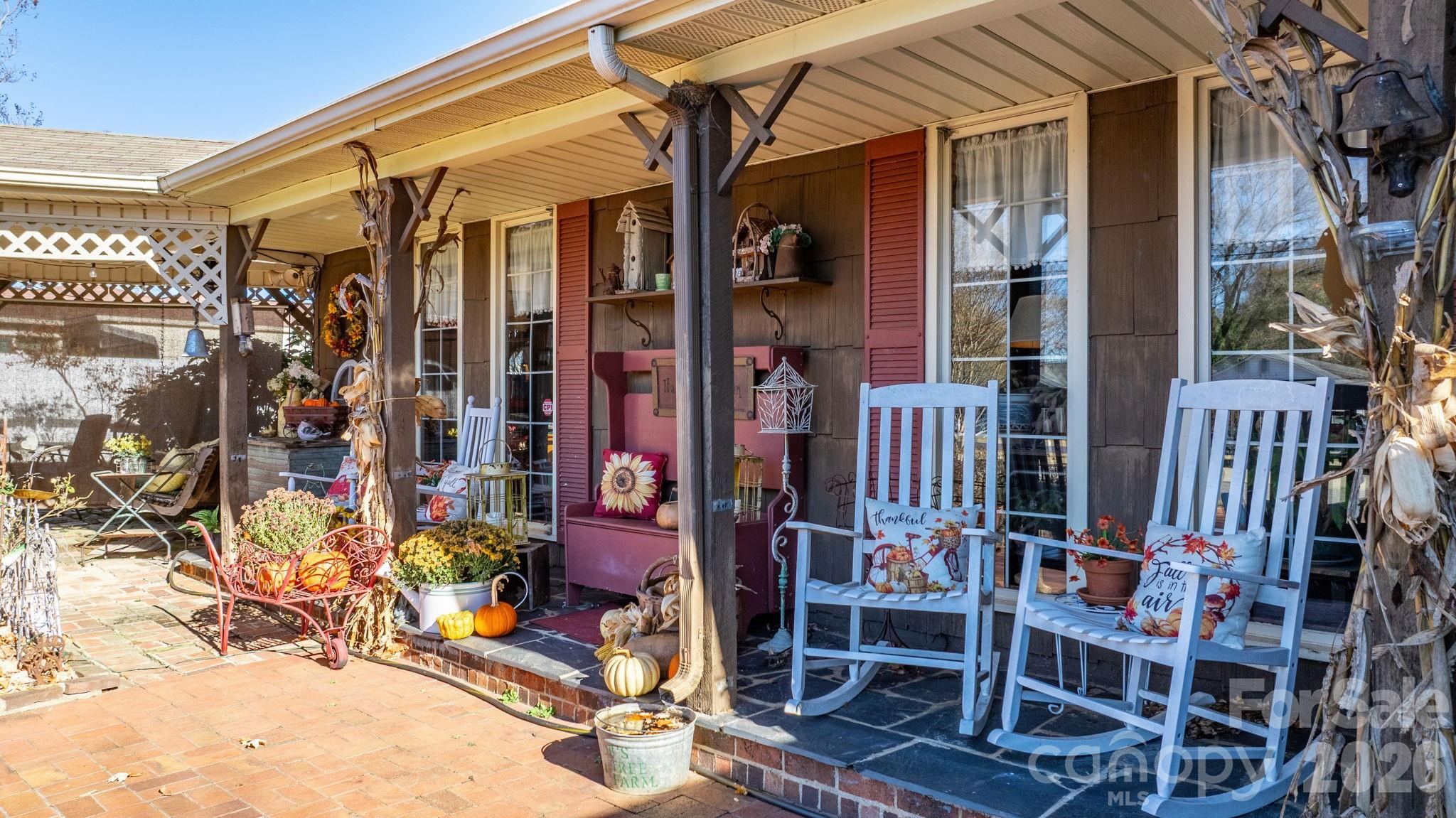 side porch in addition to a front porch area as well - 901 Union Street, Maiden