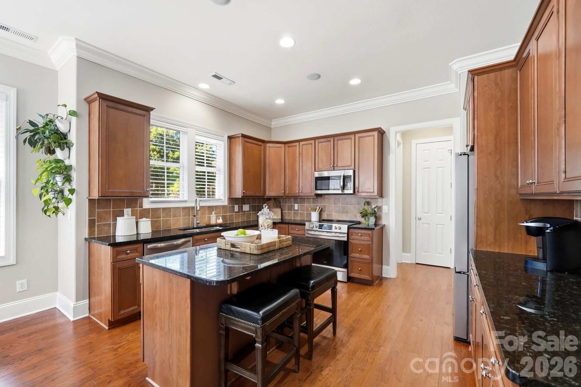 Single Family Residence at 8101 Prescot Glen Parkway, Waxhaw, photo 13 of 47