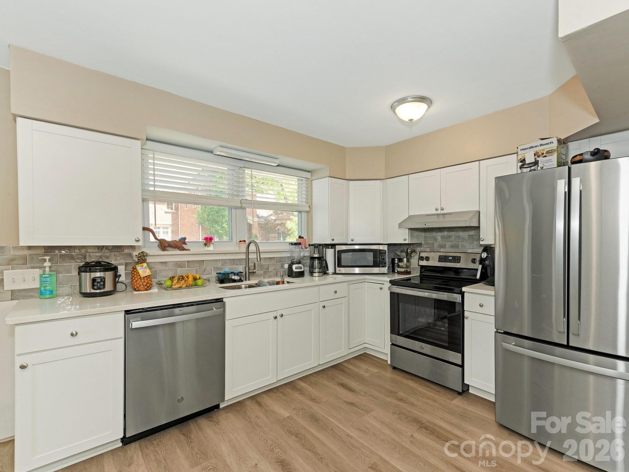 Duplex at 1301 S Kings Drive, Charlotte, photo 3 of 21