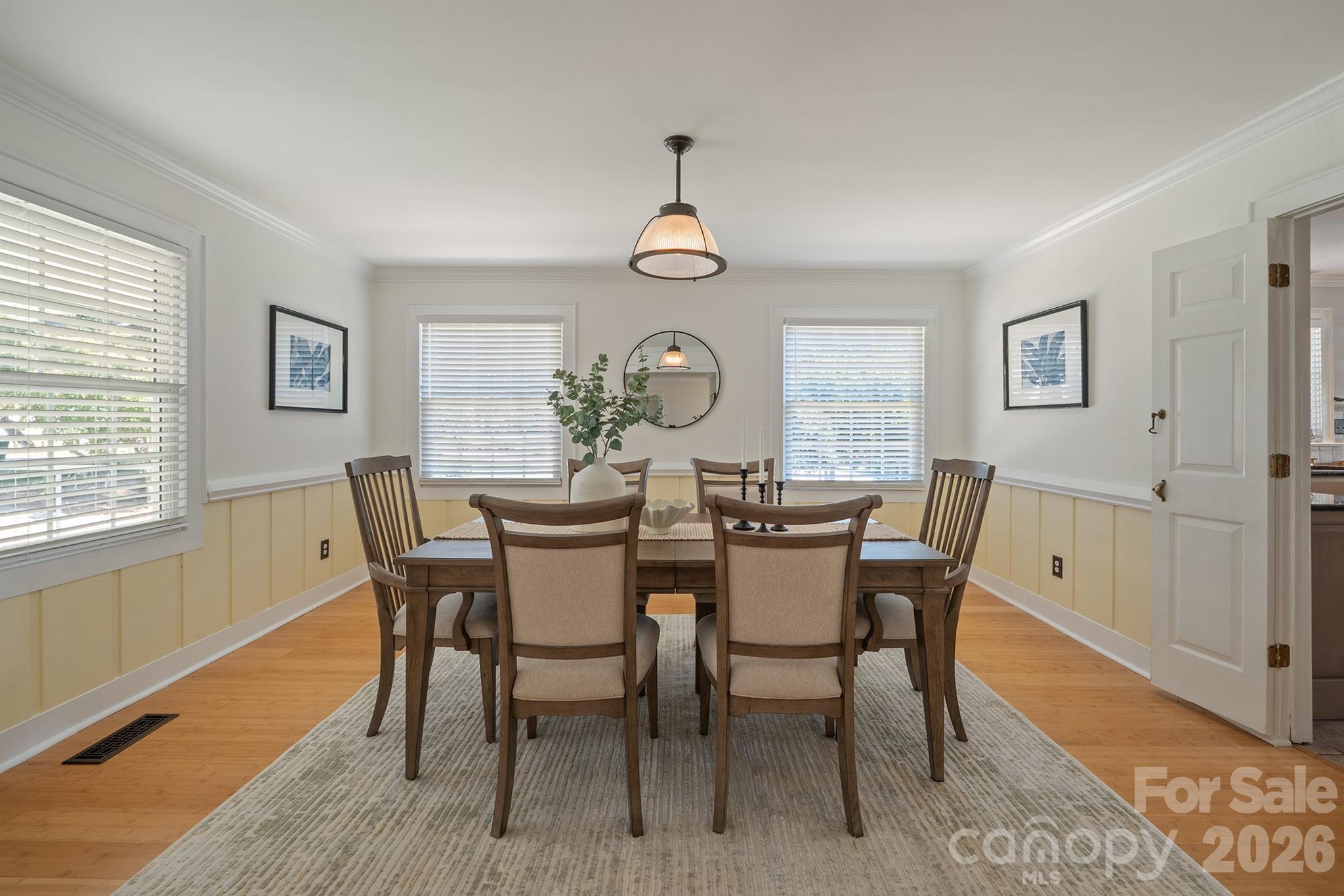 dining is large and sunny - 20919 Island Forest Drive, Cornelius