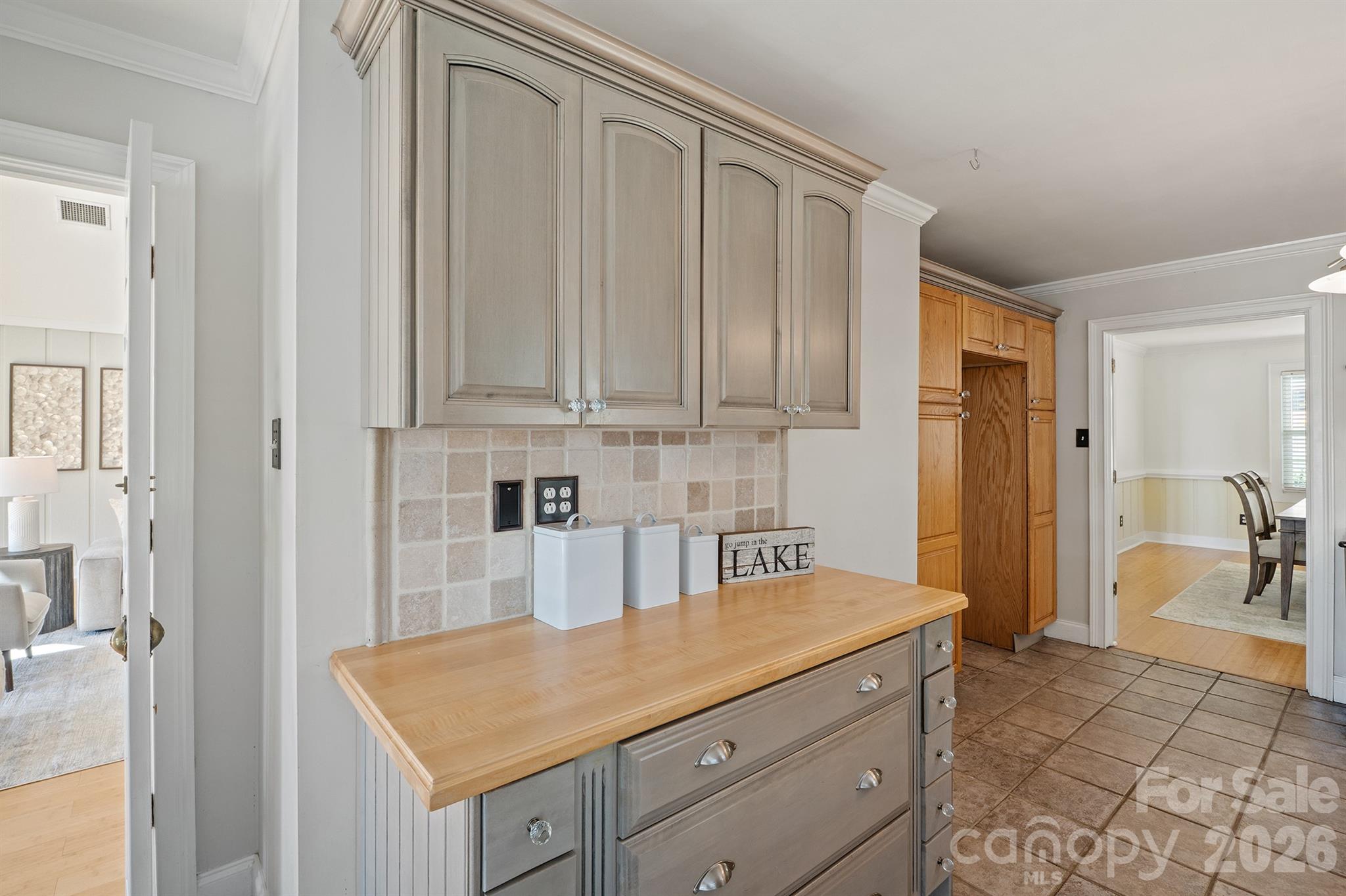 Great place for coffee station - 20919 Island Forest Drive, Cornelius