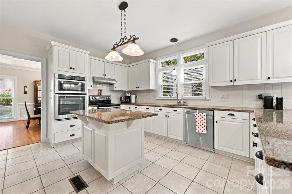 A spacious kitchen featuring three ovens and island - 178 Cove Creek Loop, Mooresville