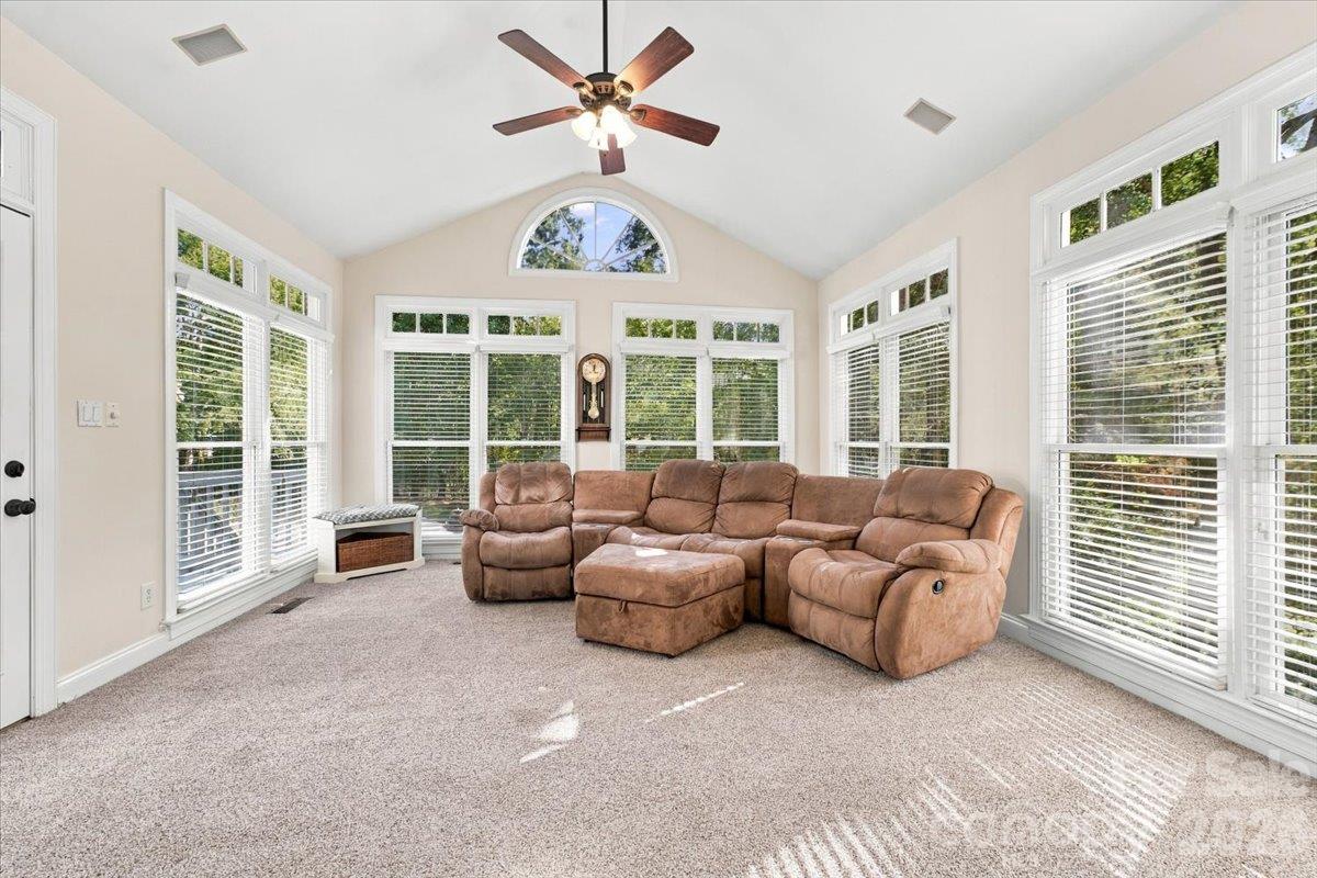 Large sunroom - 178 Cove Creek Loop, Mooresville