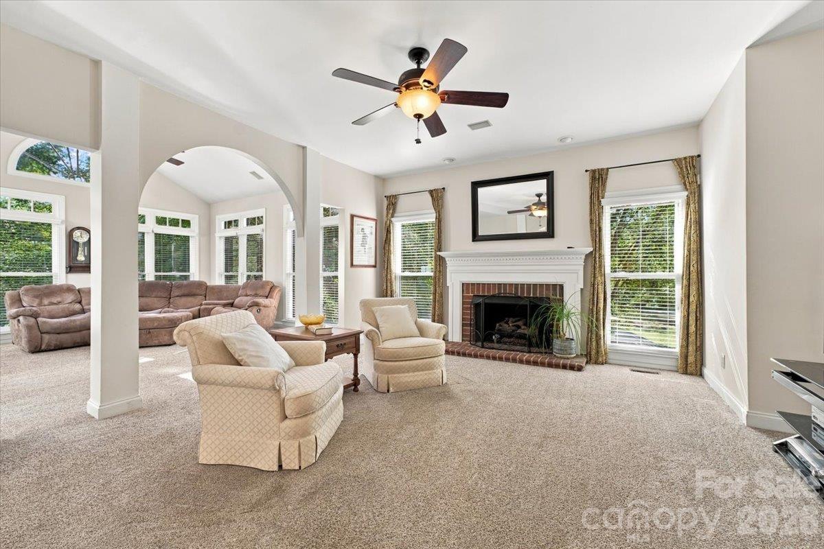 Large family room that flows into an open sunroom. - 178 Cove Creek Loop, Mooresville