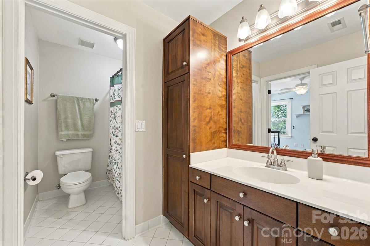 ensuite bathroom - 178 Cove Creek Loop, Mooresville
