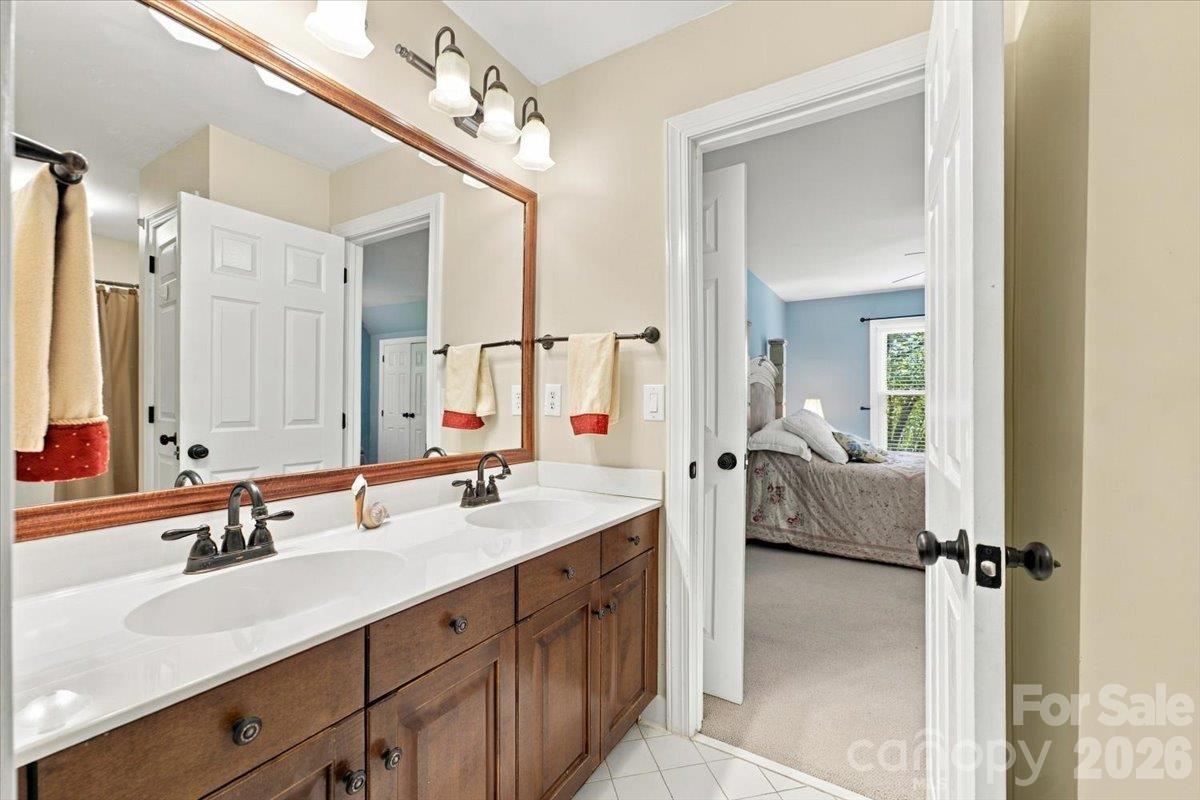 His and hers ensuite bathroom - 178 Cove Creek Loop, Mooresville