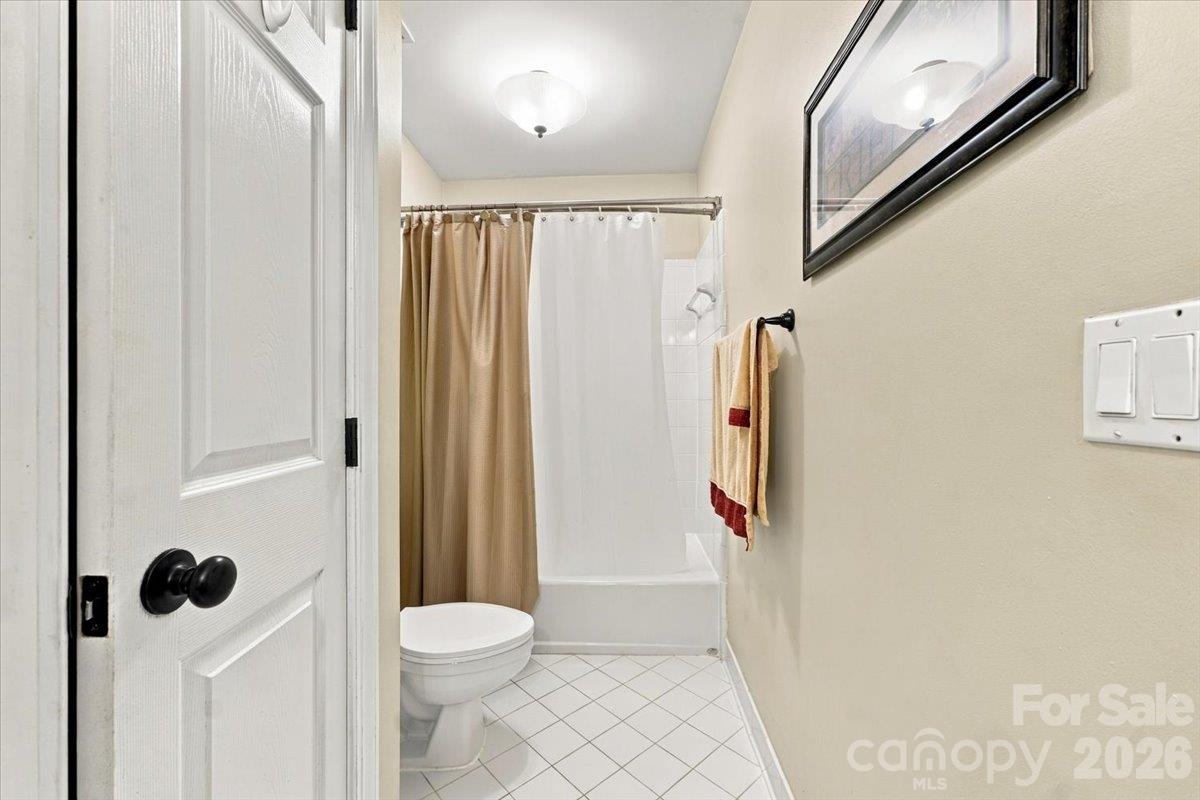 full bath on upper level - 178 Cove Creek Loop, Mooresville
